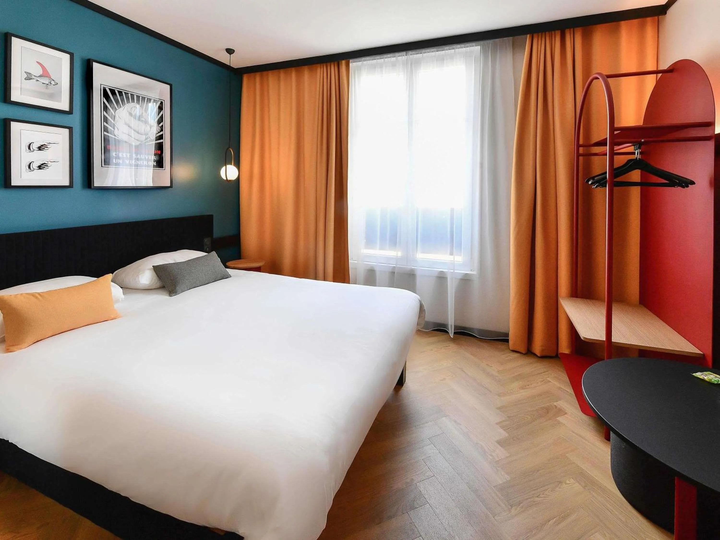 Bedroom, Bed in ibis Styles Dijon Central