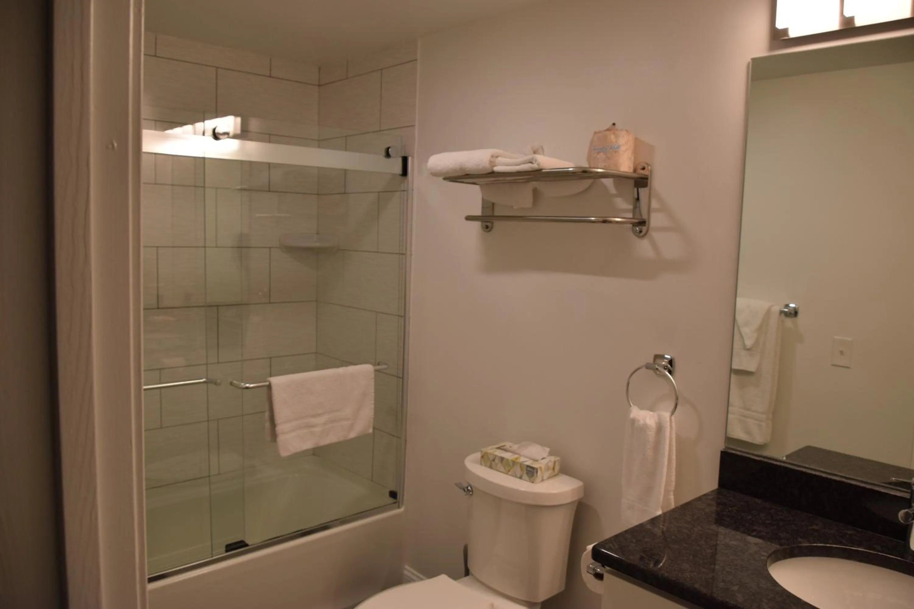 Bathroom in Rhea's Inn by the Sea