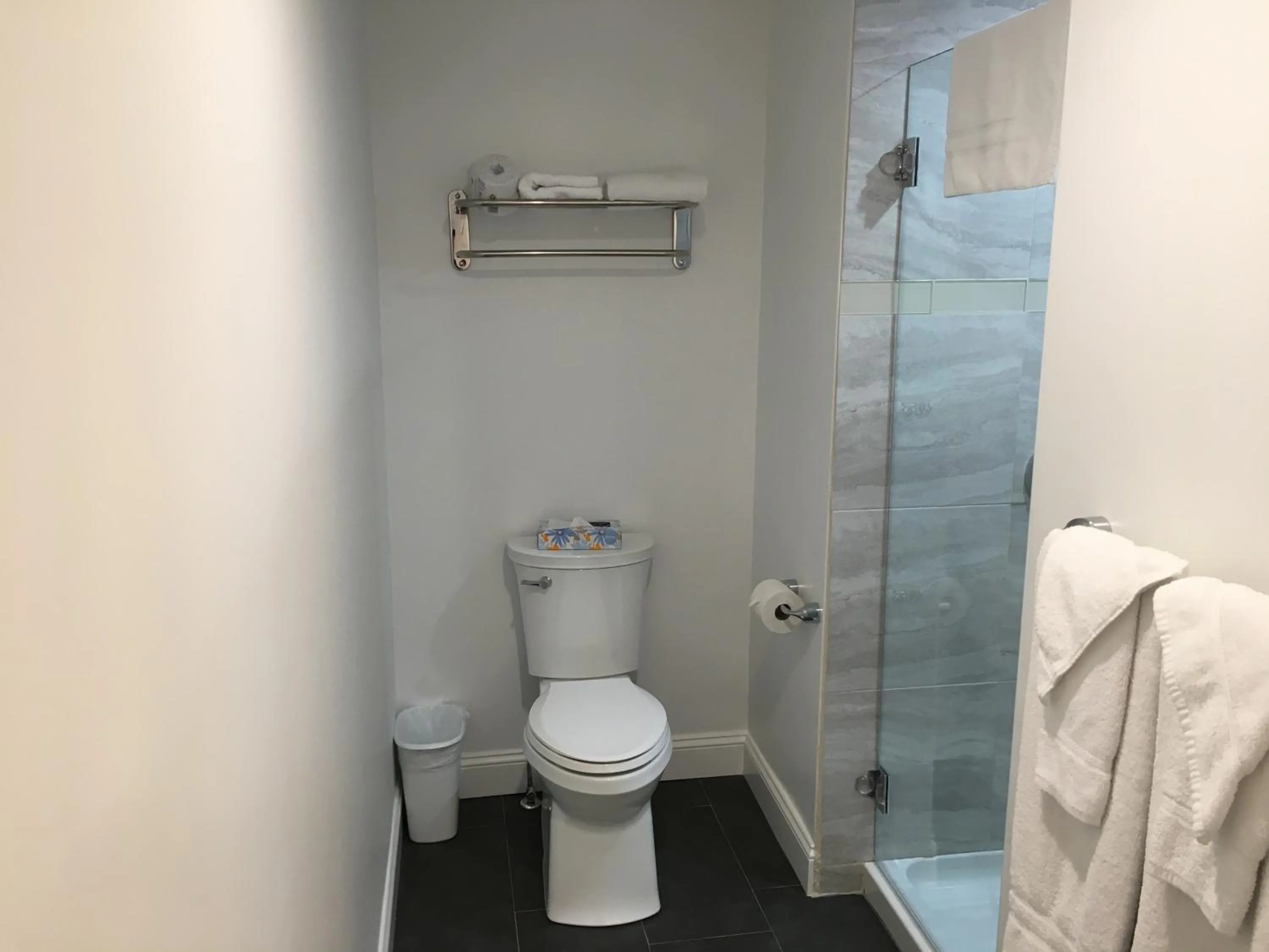 Shower in Rhea's Inn by the Sea