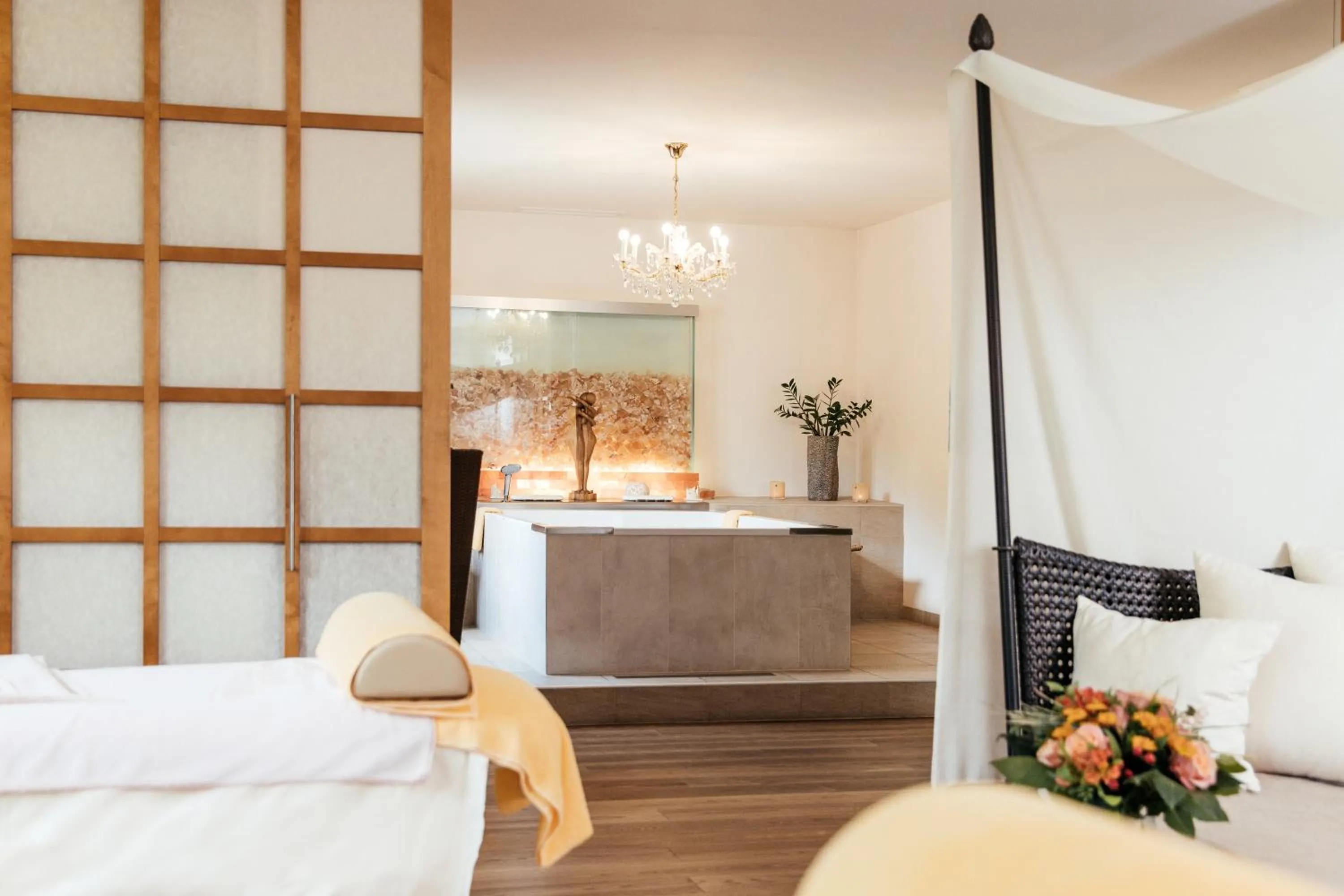 Swimming pool, Bed in Thermenwelt Hotel Pulverer