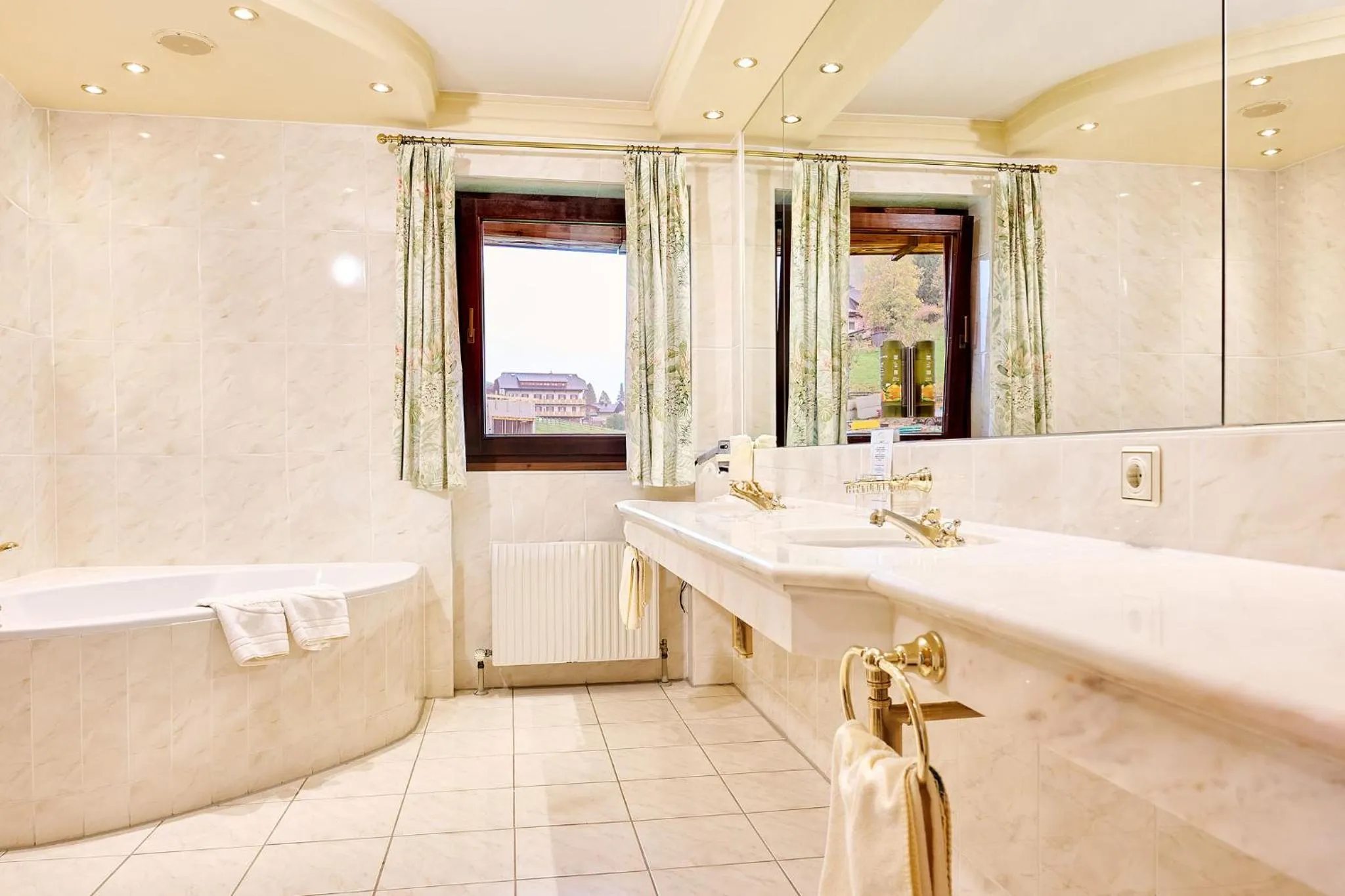 Bathroom in Thermenwelt Hotel Pulverer