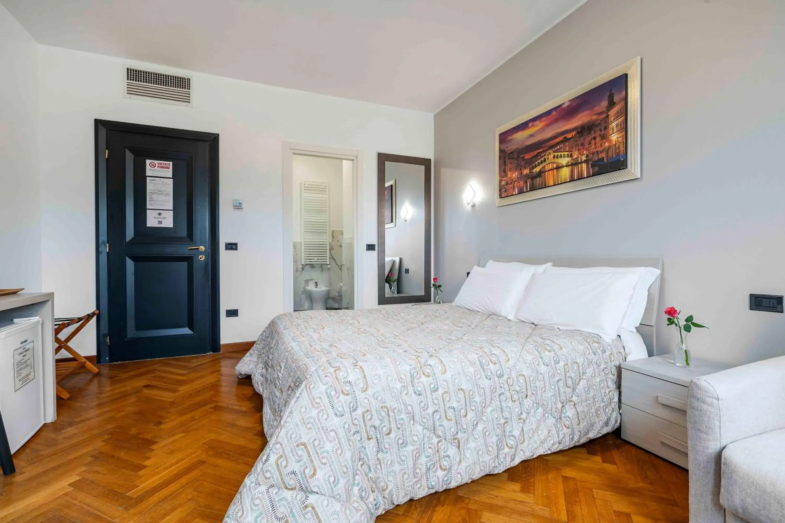 Large Double Room in Bed & breakfast Venice Friends Large Double Room in Bed & breakfast Venice Friends