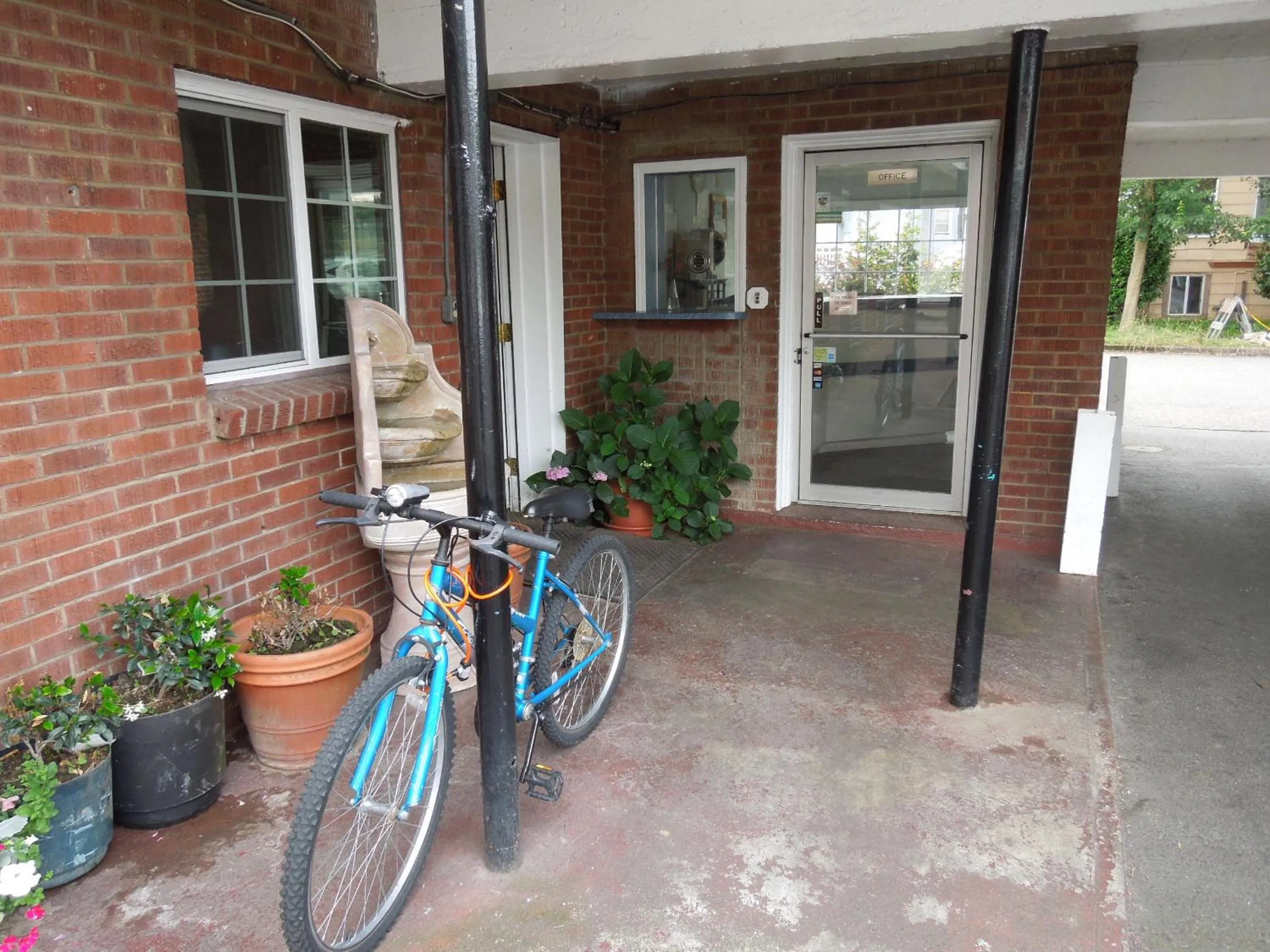 Facade/entrance in Portland Pensione