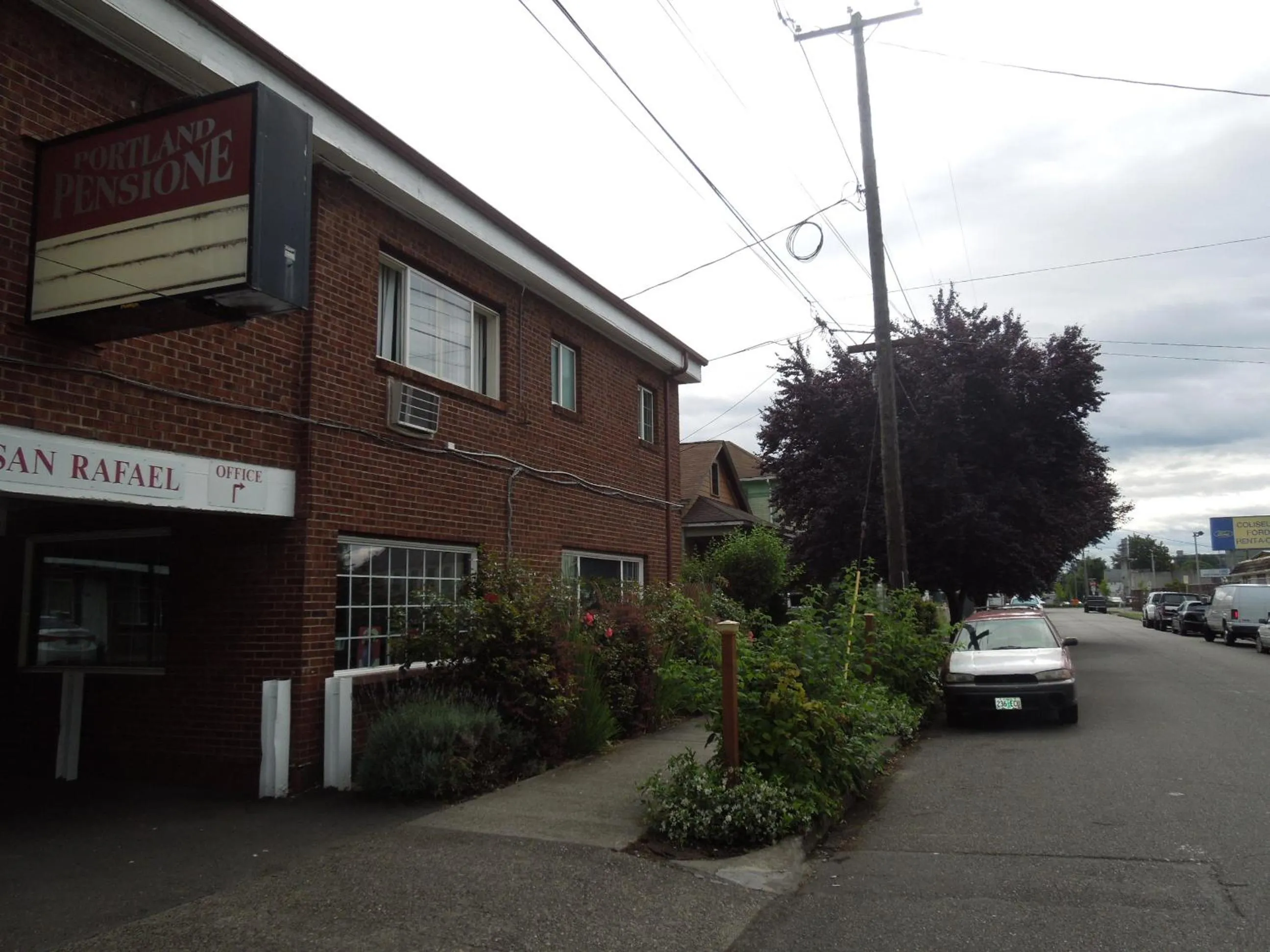 Facade/entrance in Portland Pensione