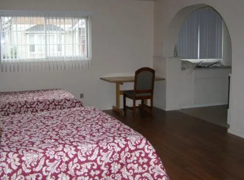 Photo of the whole room, Bed in Portland Pensione