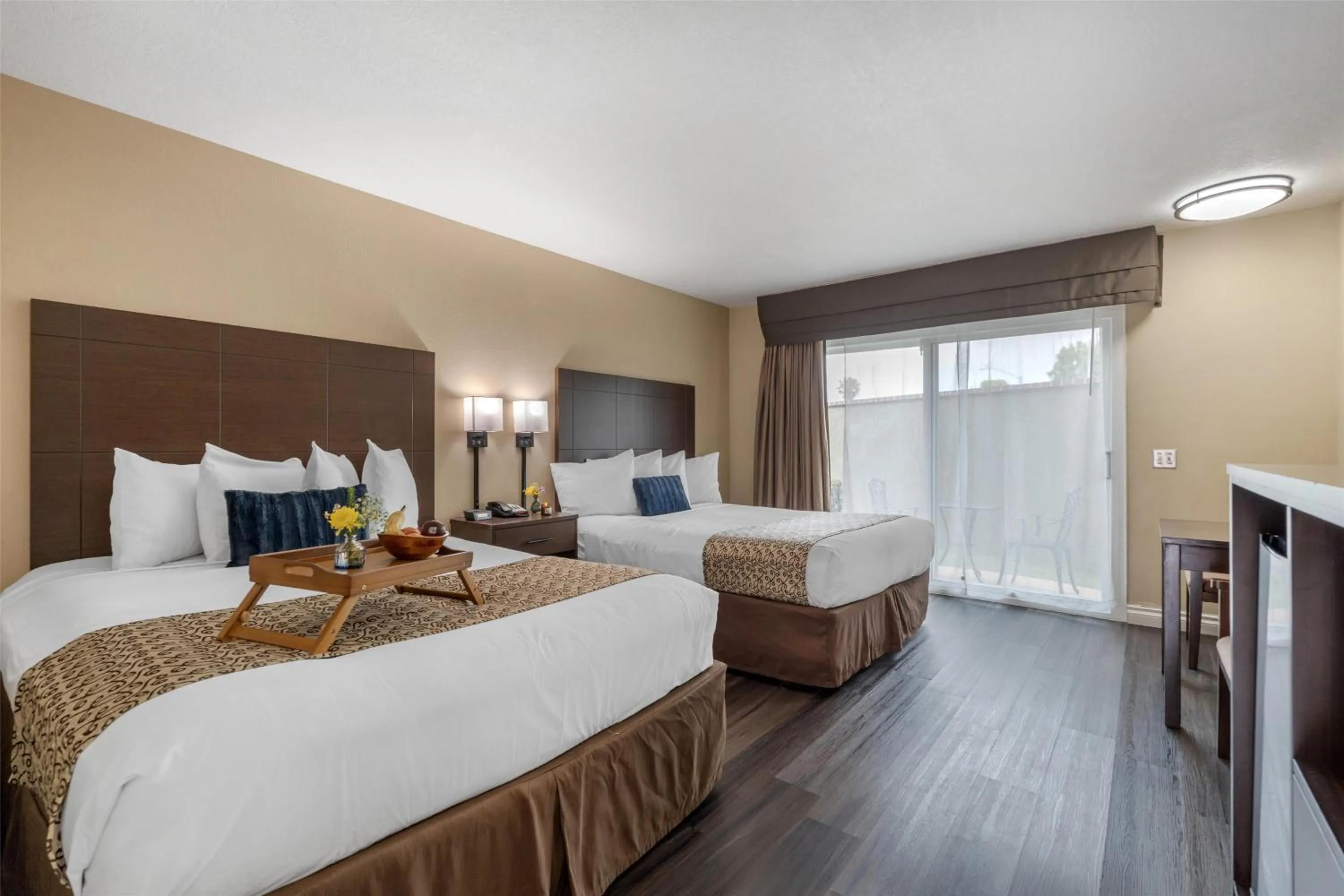 Bedroom, Bed in Best Western Westminster Inn