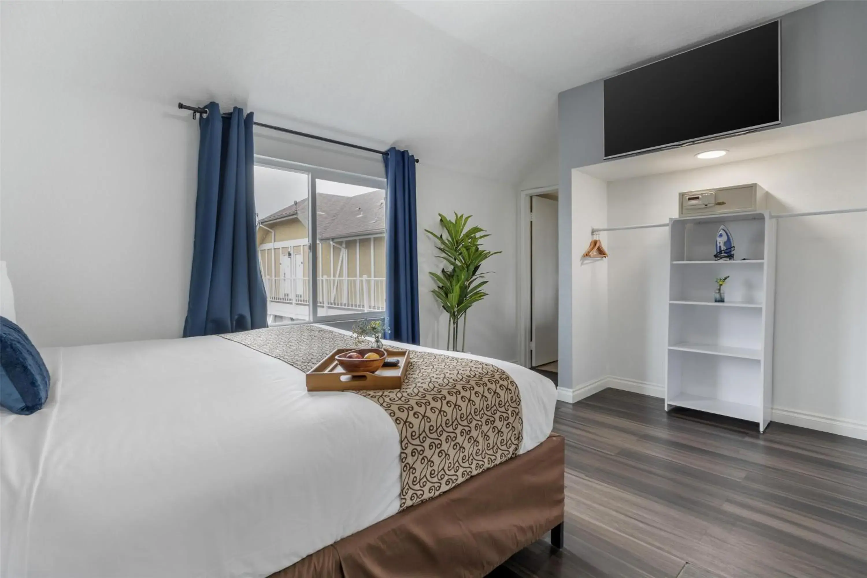 Photo of the whole room, Bed in Best Western Westminster Inn Photo of the whole room, Bed in Best Western Westminster Inn