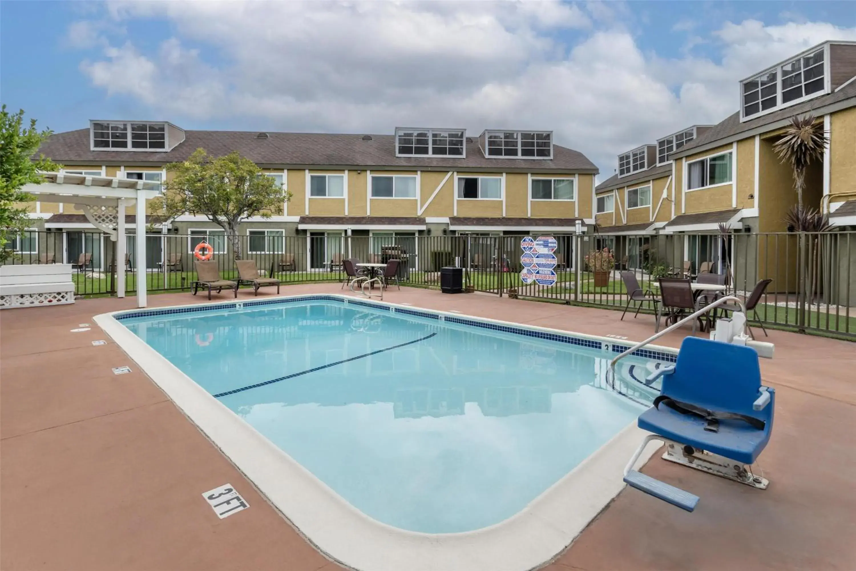 Pool view in Best Western Westminster Inn Pool view in Best Western Westminster Inn