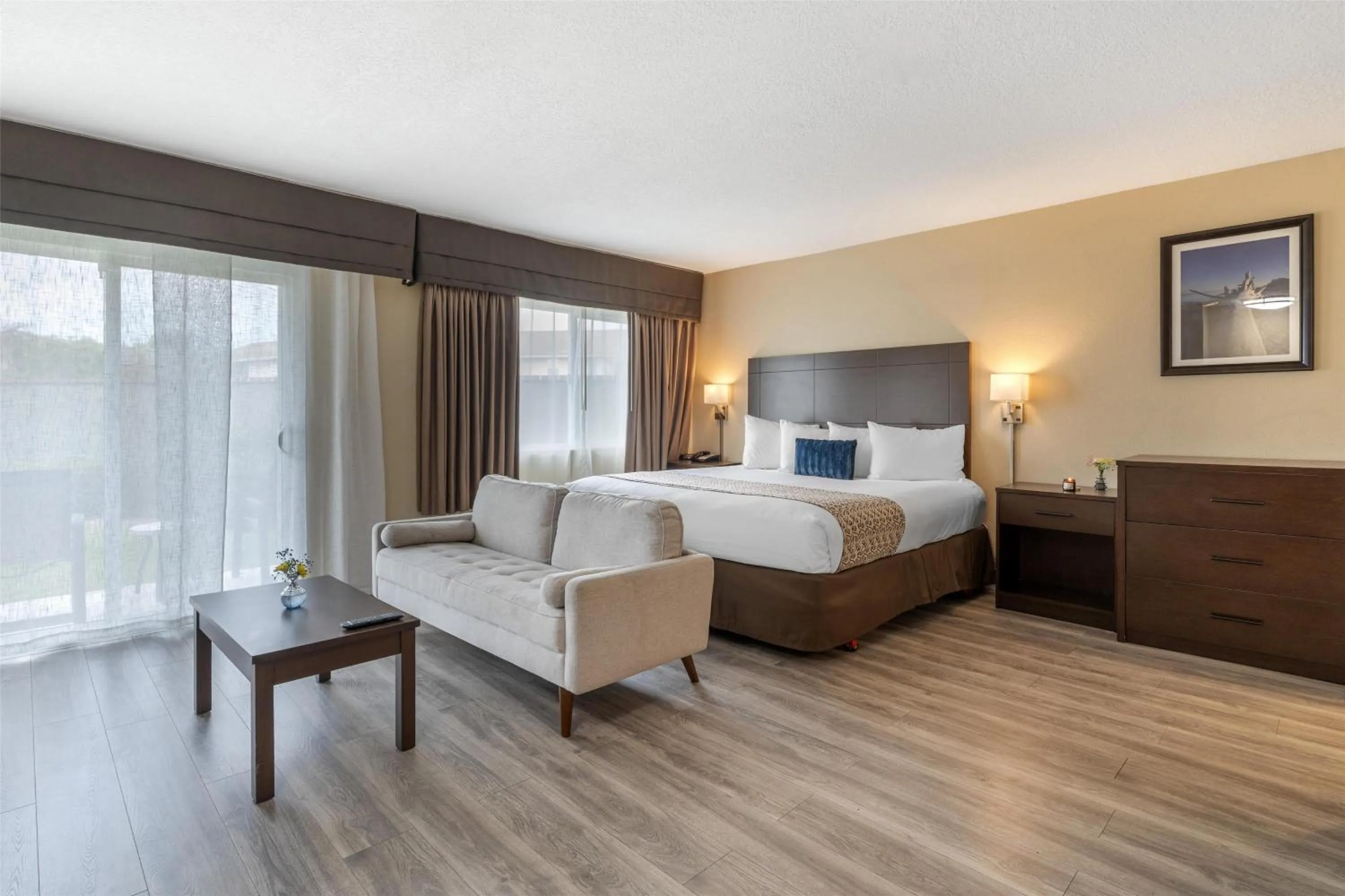 Photo of the whole room, Bed in Best Western Westminster Inn