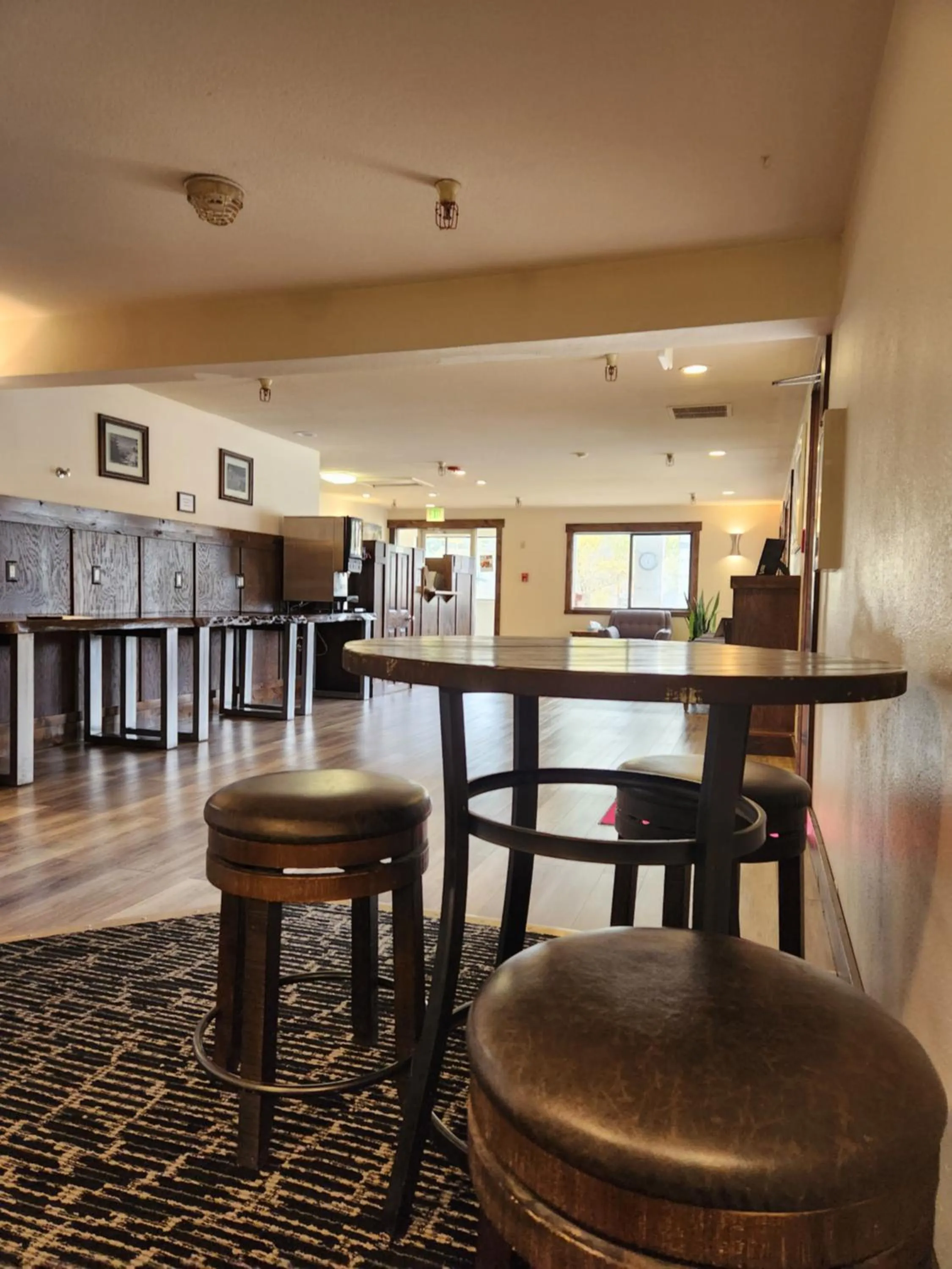 Breakfast in Luxury Inn & Suites