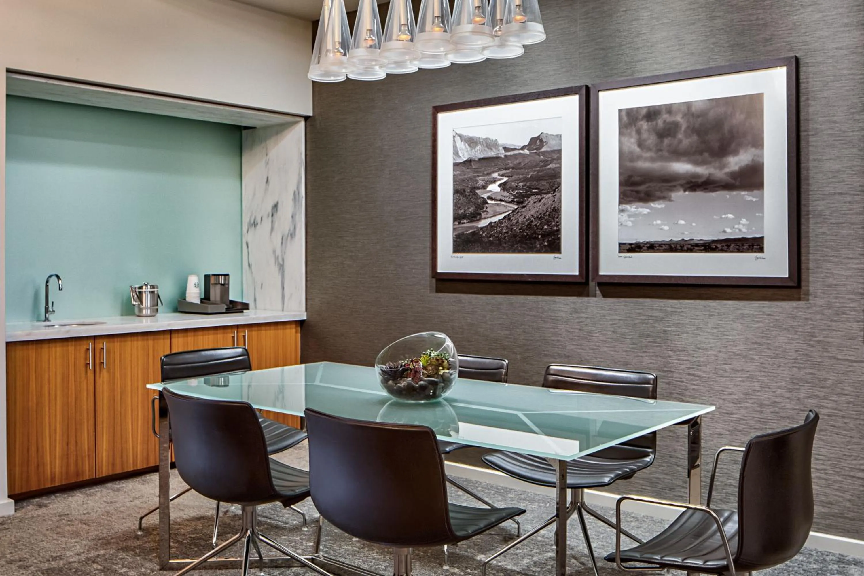 Photo of the whole room in The Westin Galleria Dallas