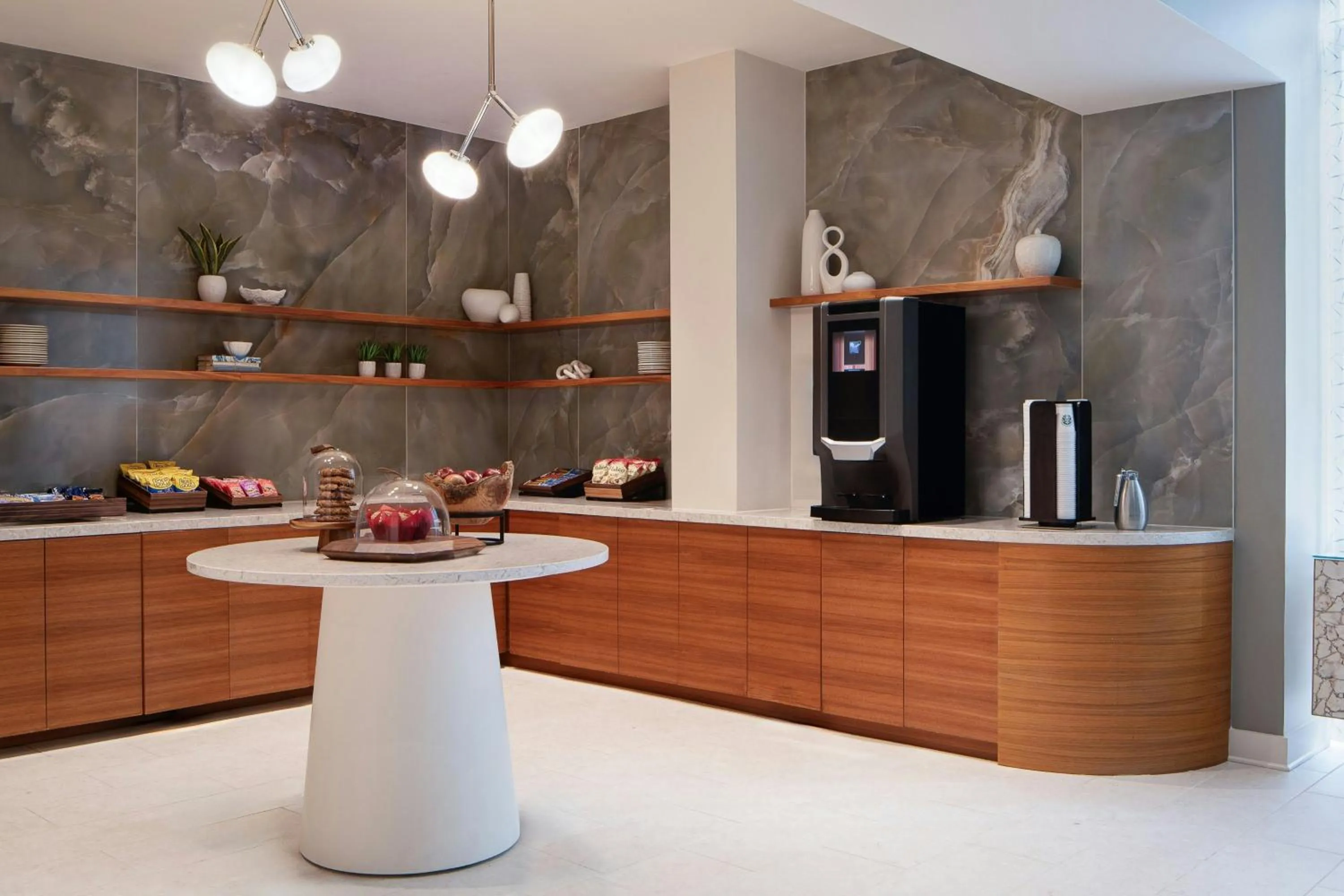 Lounge or bar in The Westin Galleria Dallas