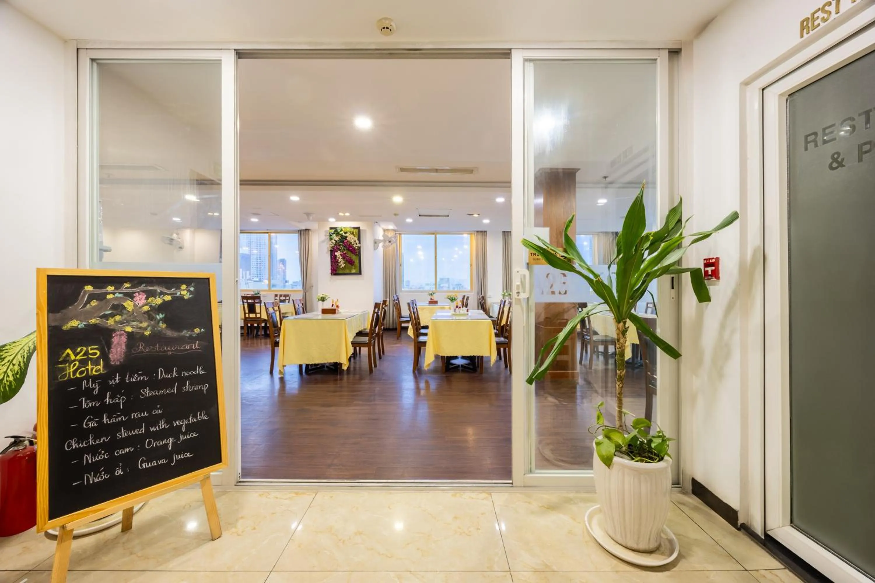 Restaurant/places to eat in A25 Hotel - 29 Lê Thị Hồng Gấm