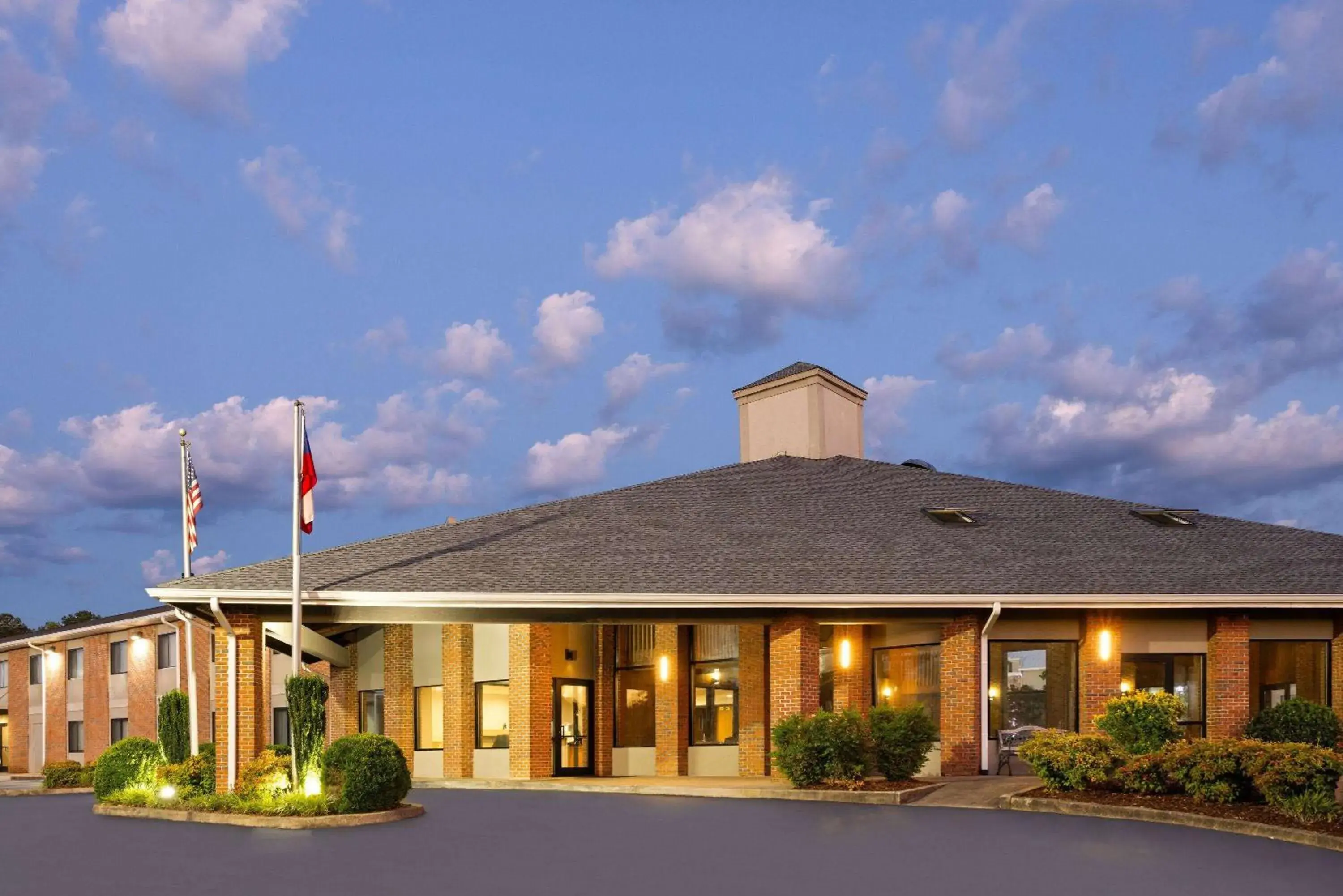 Property building in Baymont by Wyndham LaGrange Property building in Baymont by Wyndham LaGrange