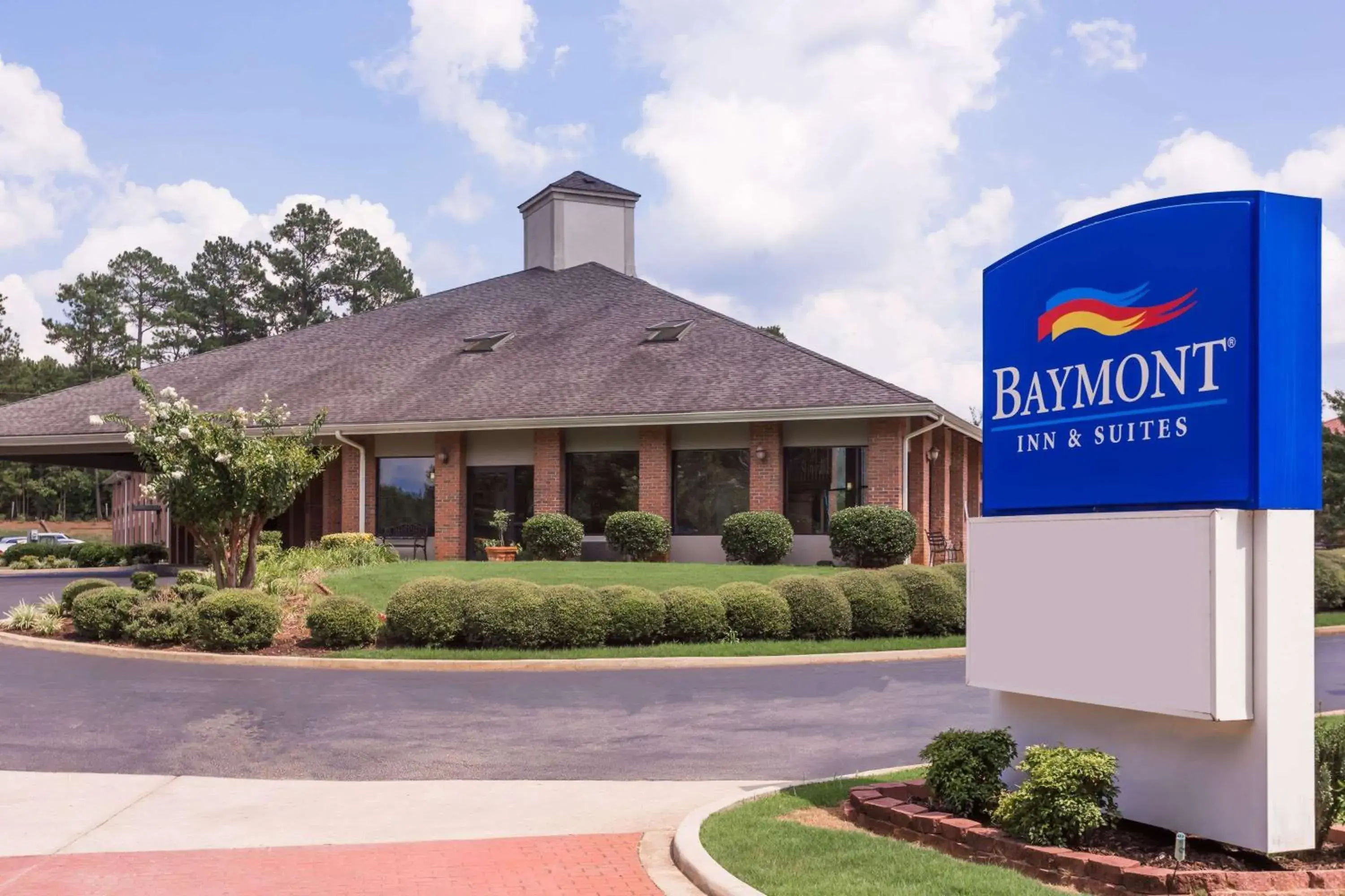 Property building in Baymont by Wyndham LaGrange Property building in Baymont by Wyndham LaGrange