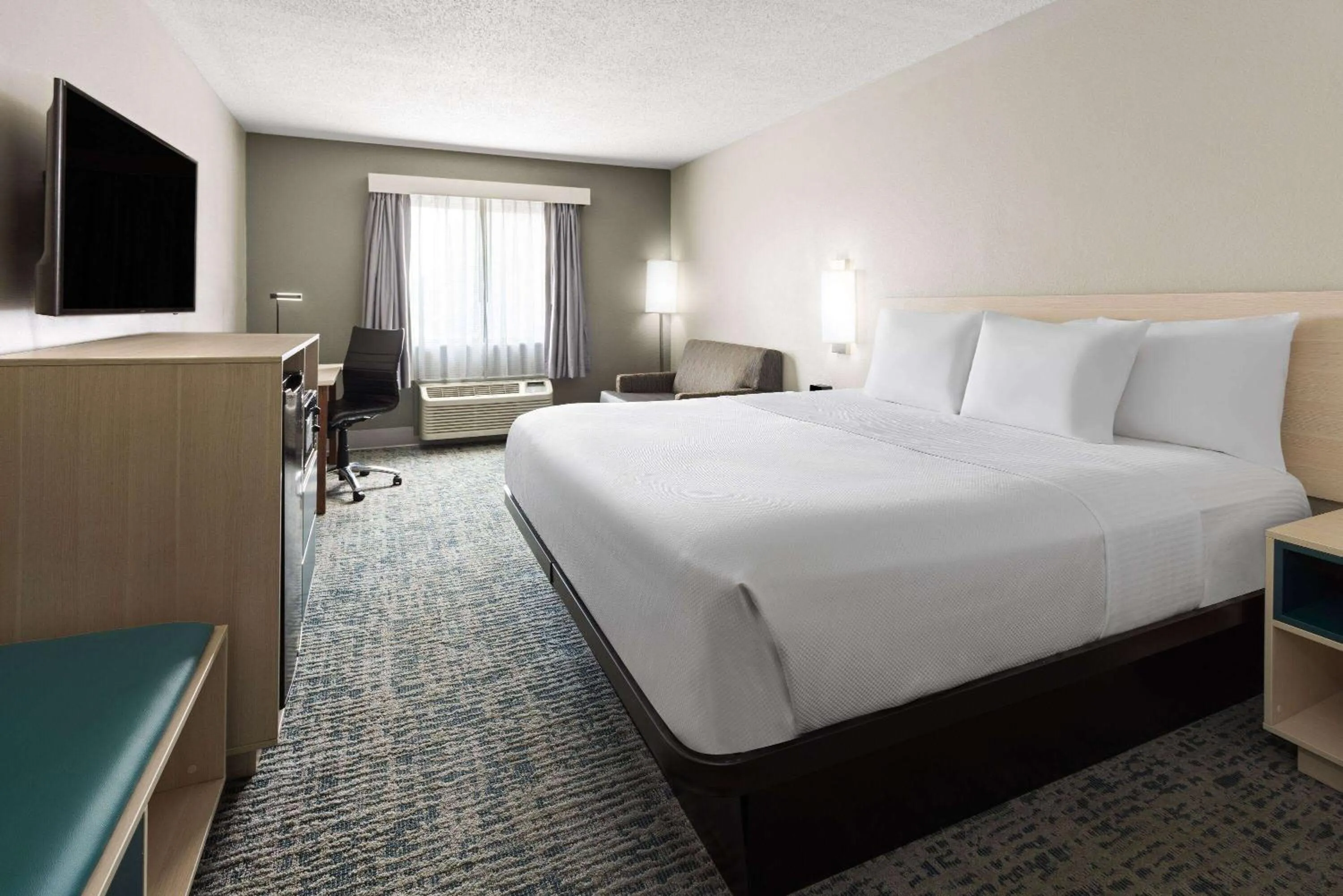 Photo of the whole room, Bed in Baymont by Wyndham LaGrange