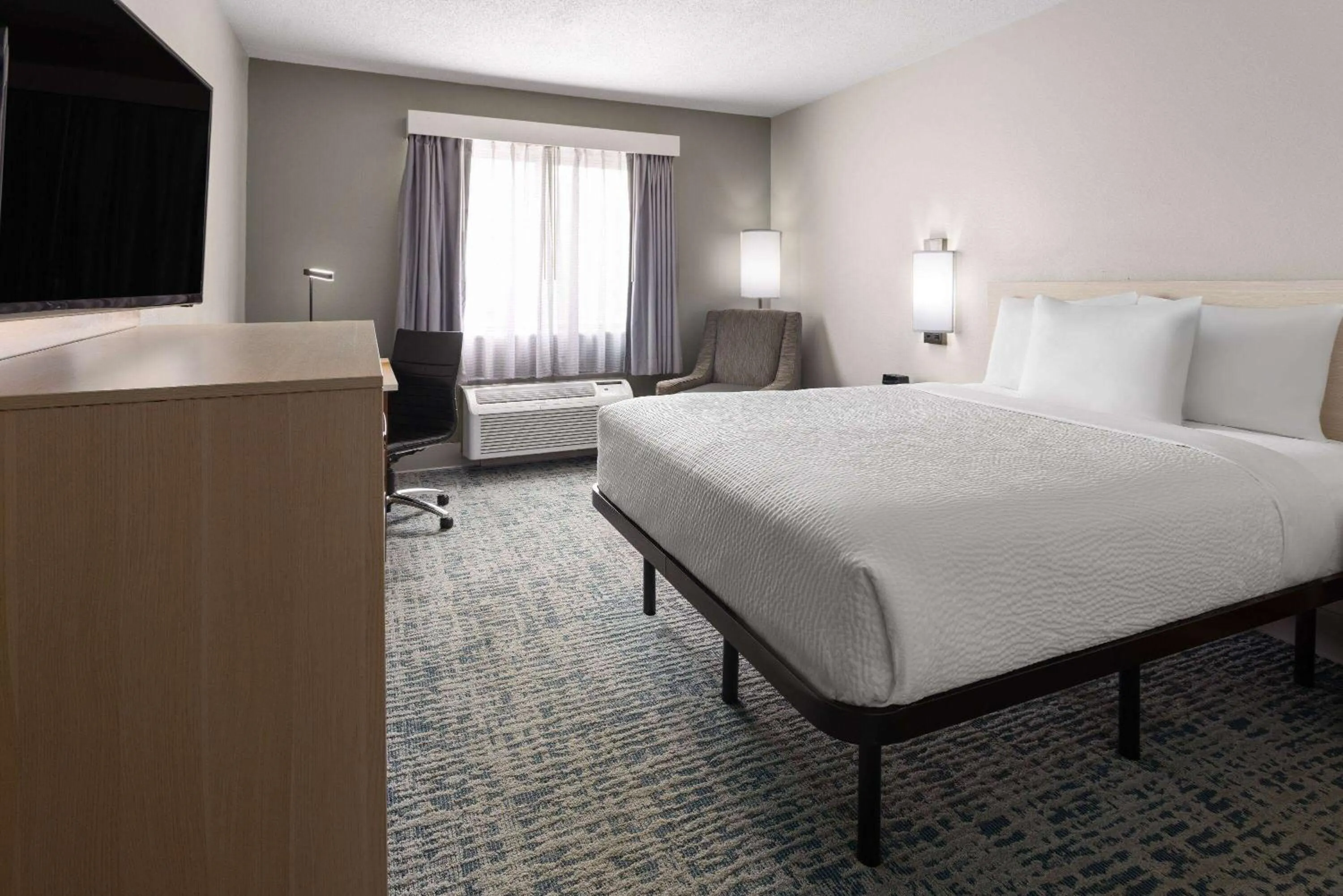 Photo of the whole room, Bed in Baymont by Wyndham LaGrange