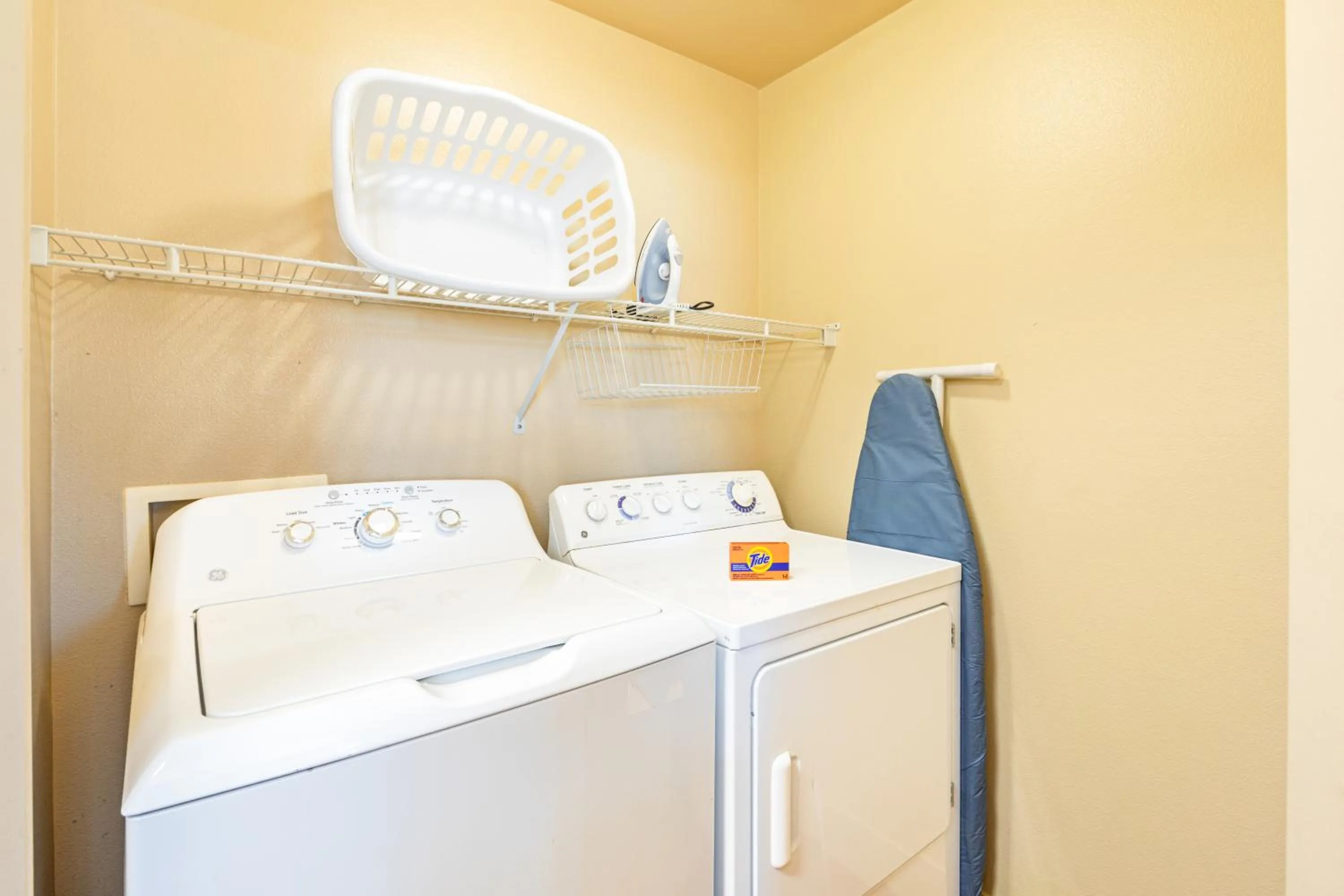washing machine in The Cliffs at Peace Canyon