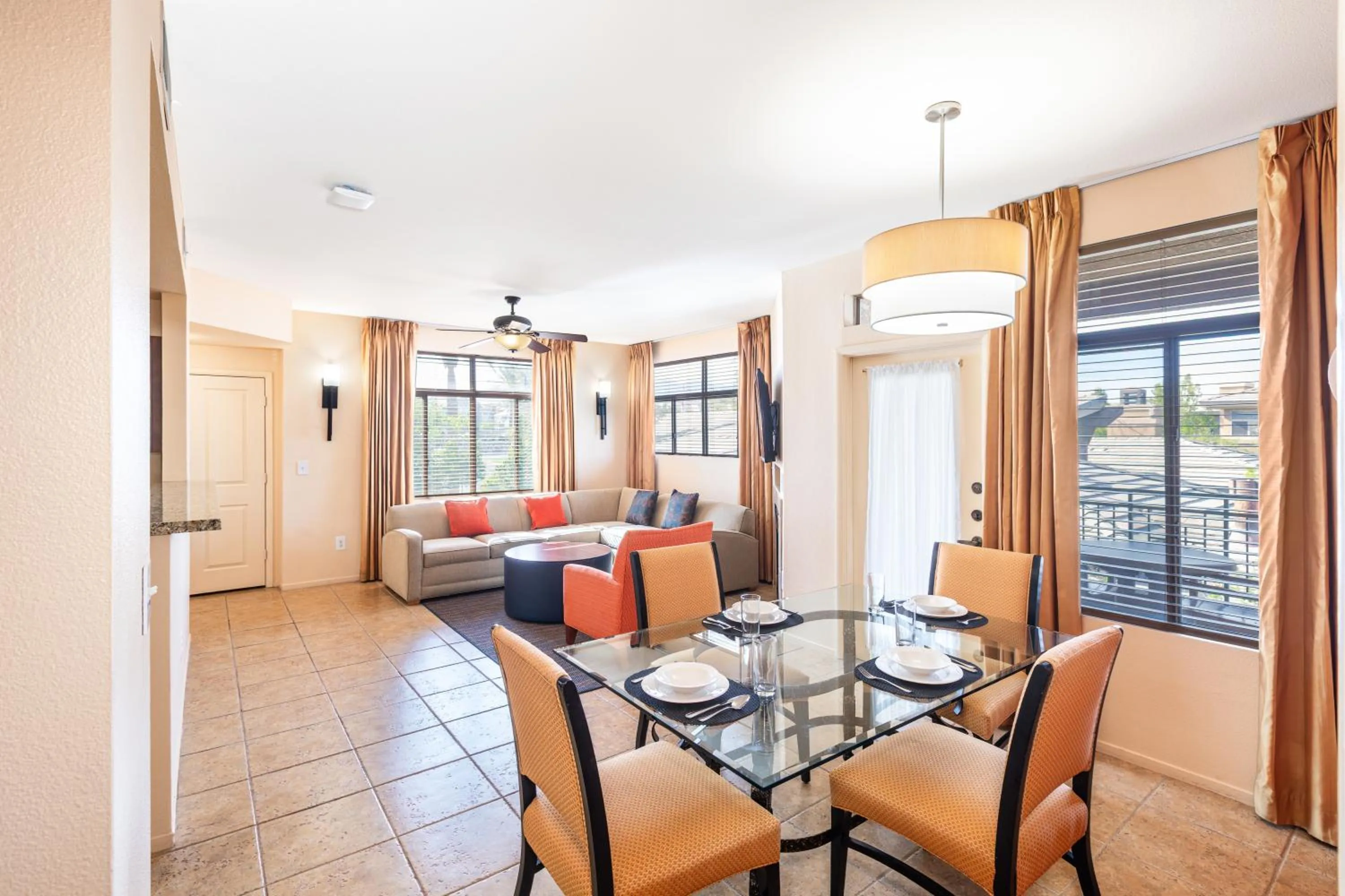 Dining area in The Cliffs at Peace Canyon