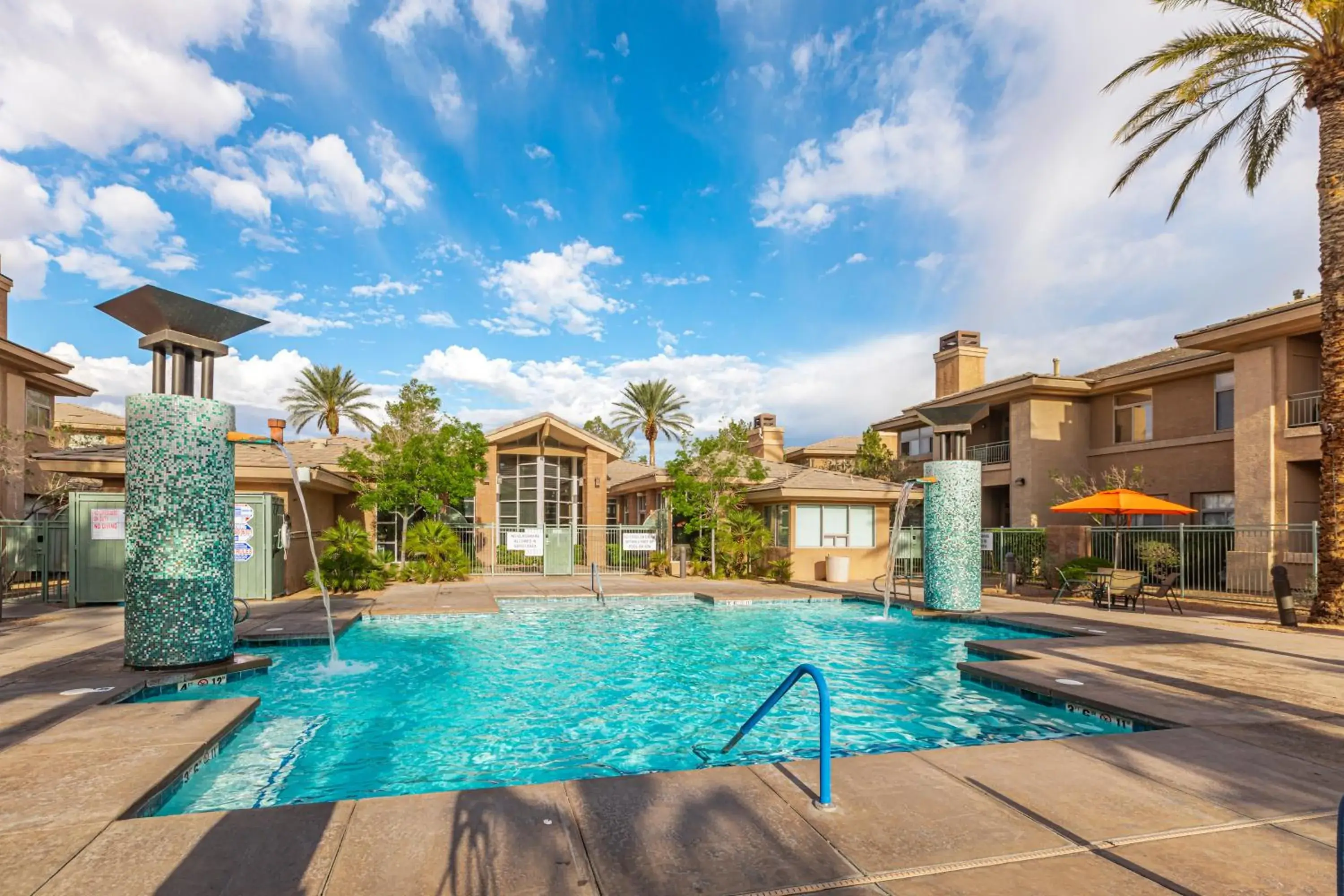 Swimming pool in The Cliffs at Peace Canyon Swimming pool in The Cliffs at Peace Canyon
