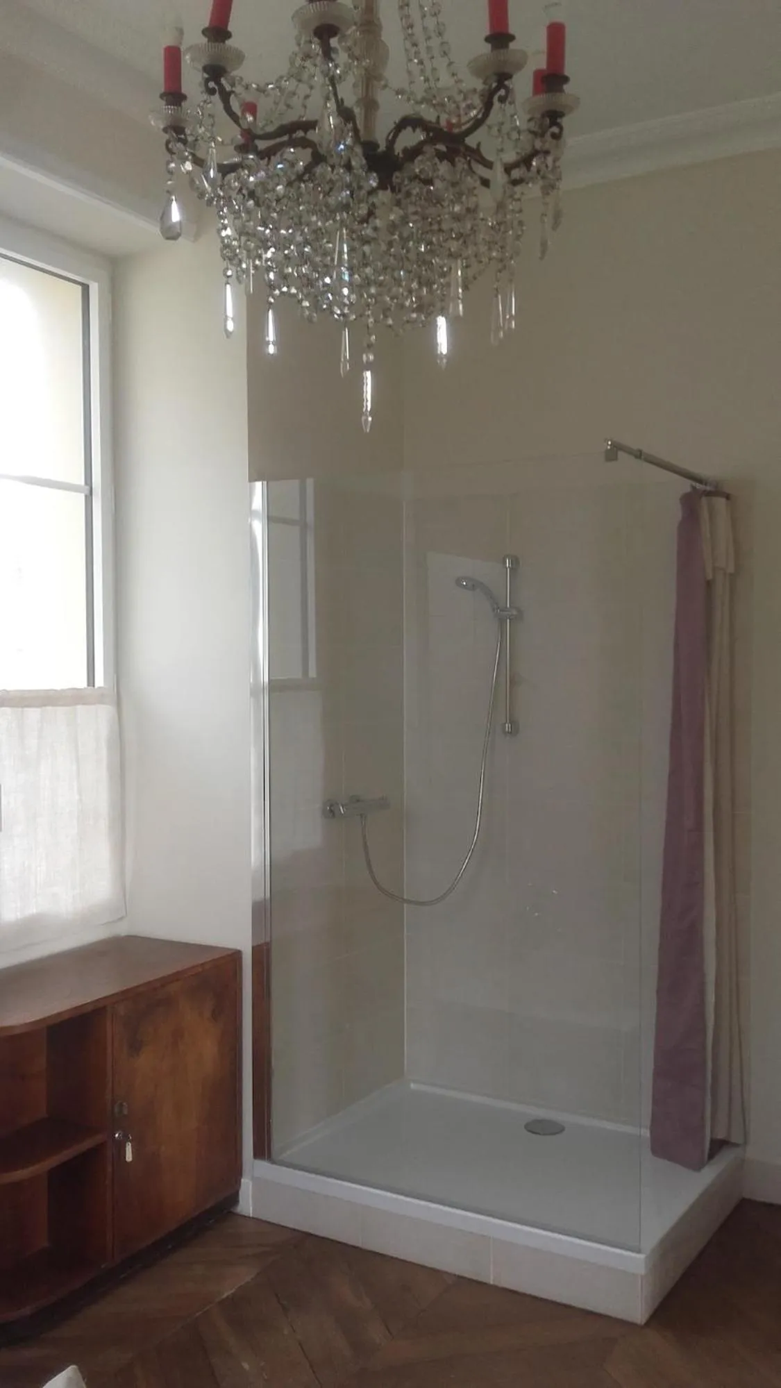 Shower in Grand-Varennes