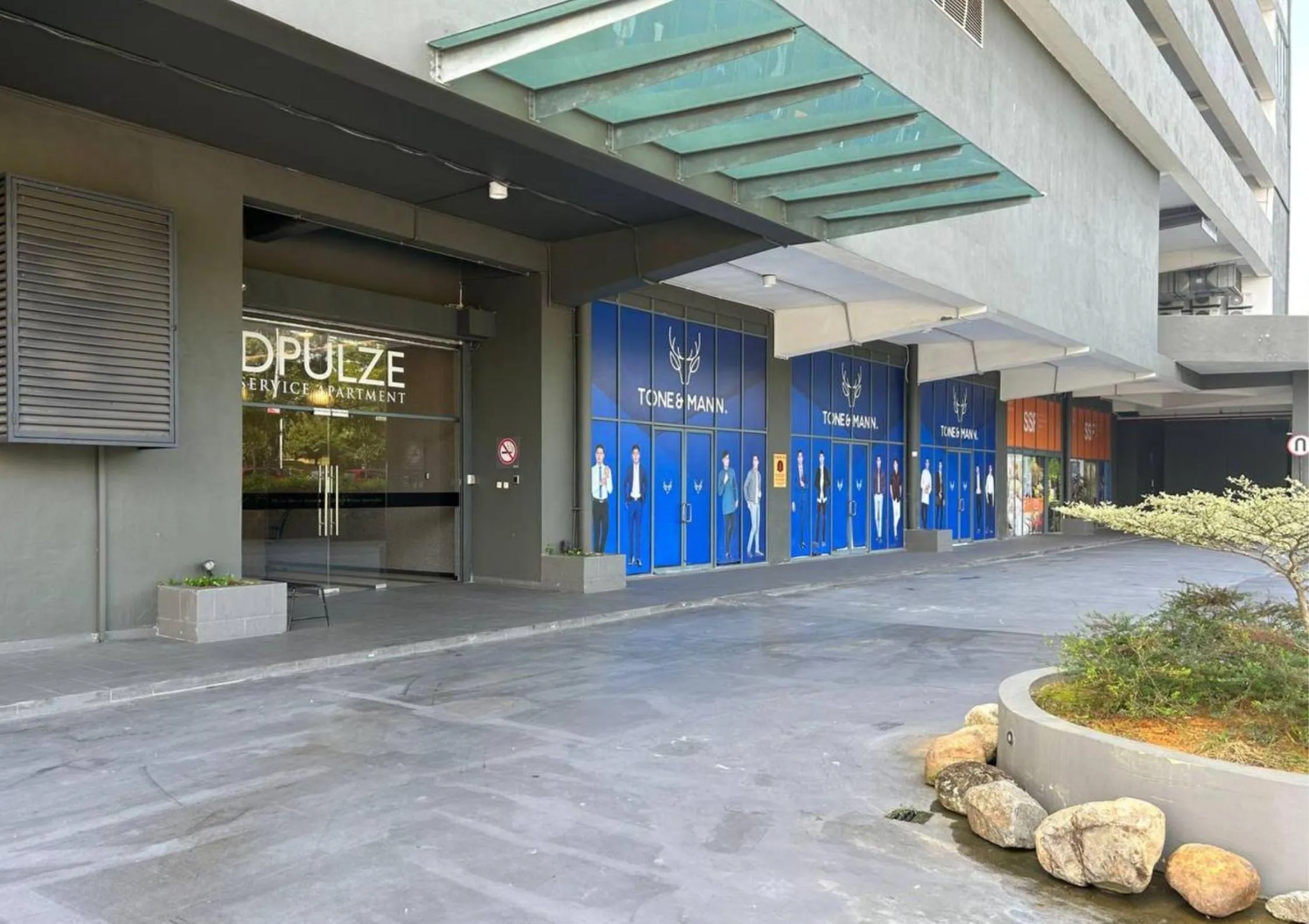 Property building in Cozy Park View Stay Above DPulze Mall #DP1