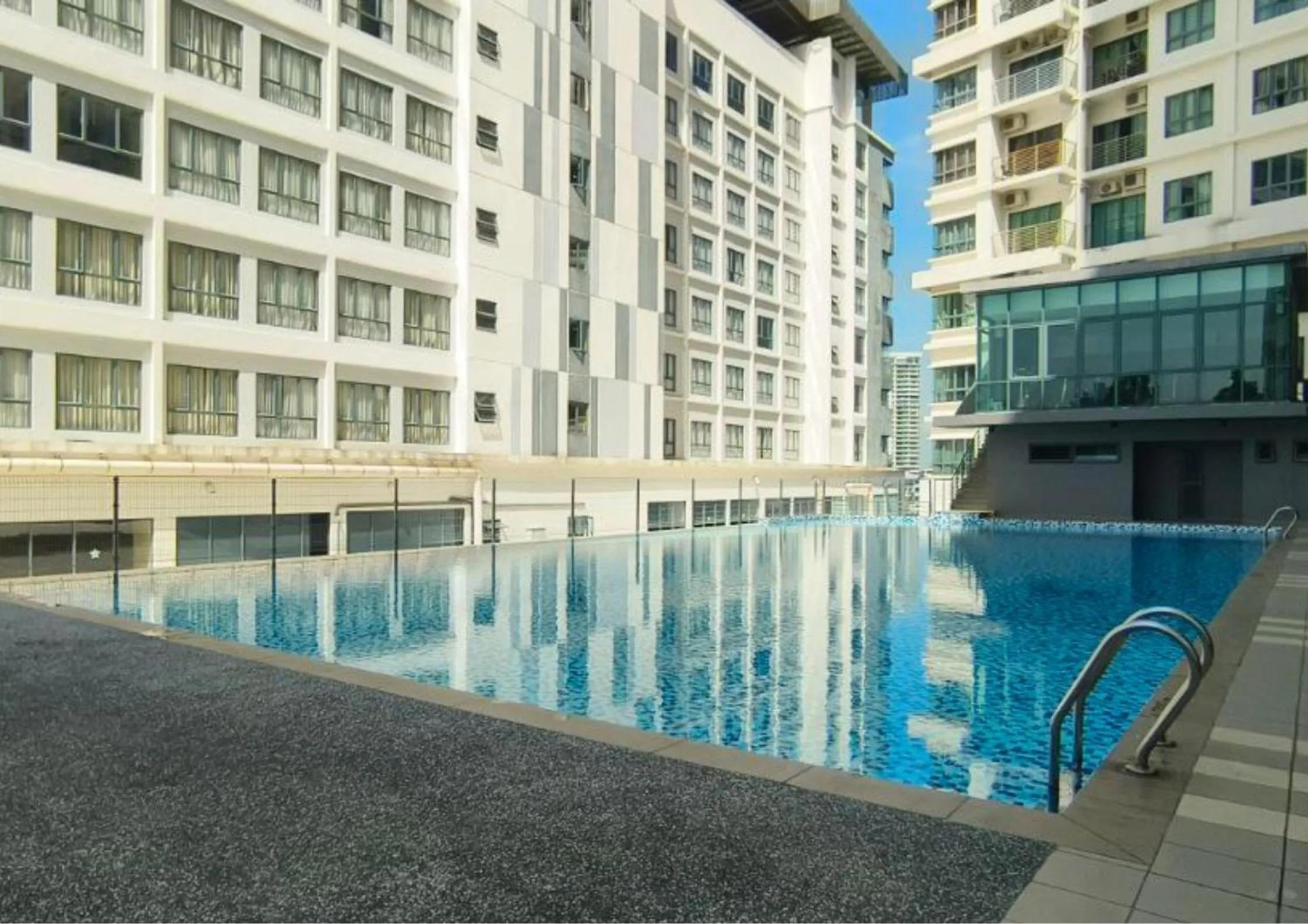 Property building in Cozy Park View Stay Above DPulze Mall #DP1