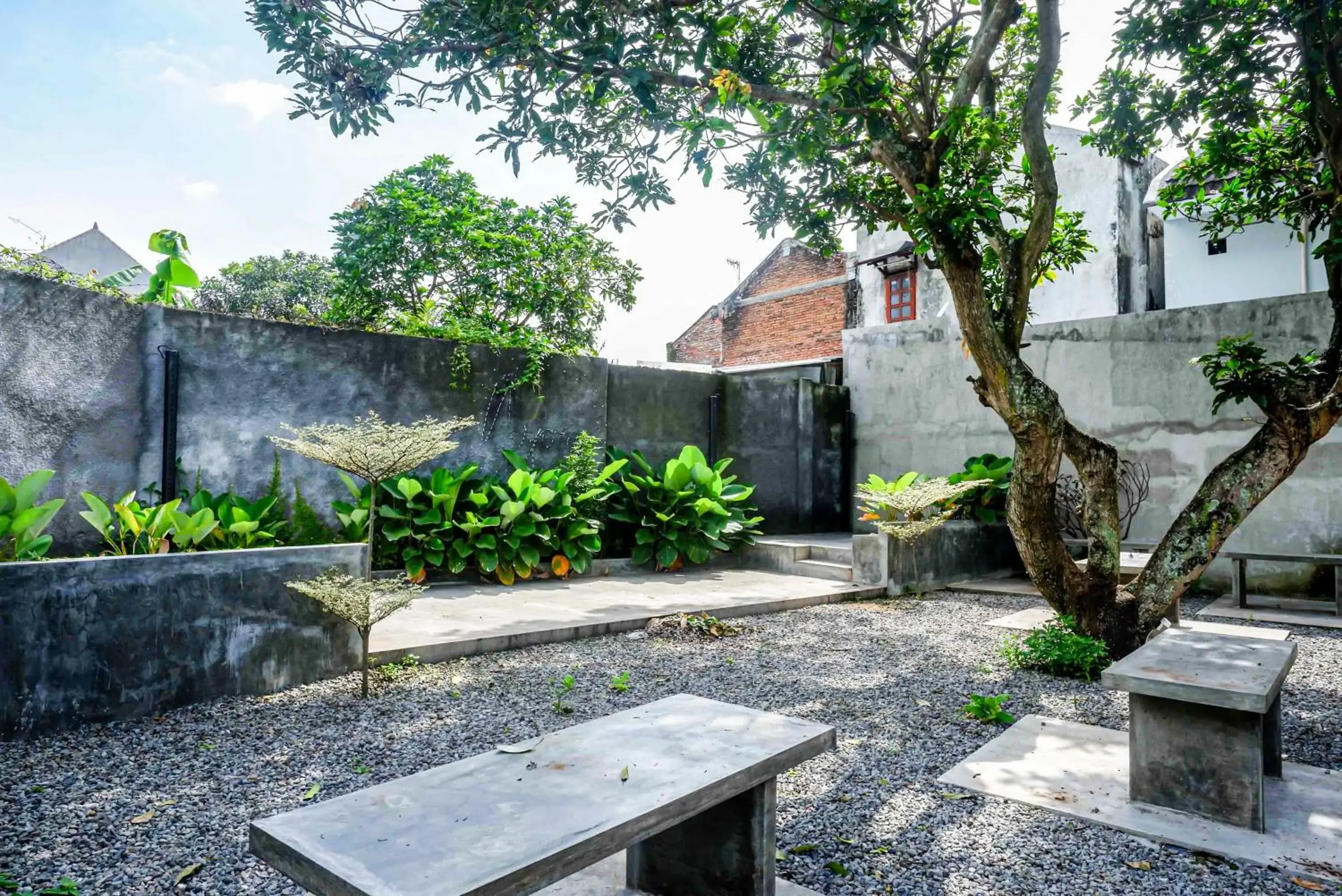 Property building in RedDoorz Plus @ Kalpataru Property building in RedDoorz Plus @ Kalpataru