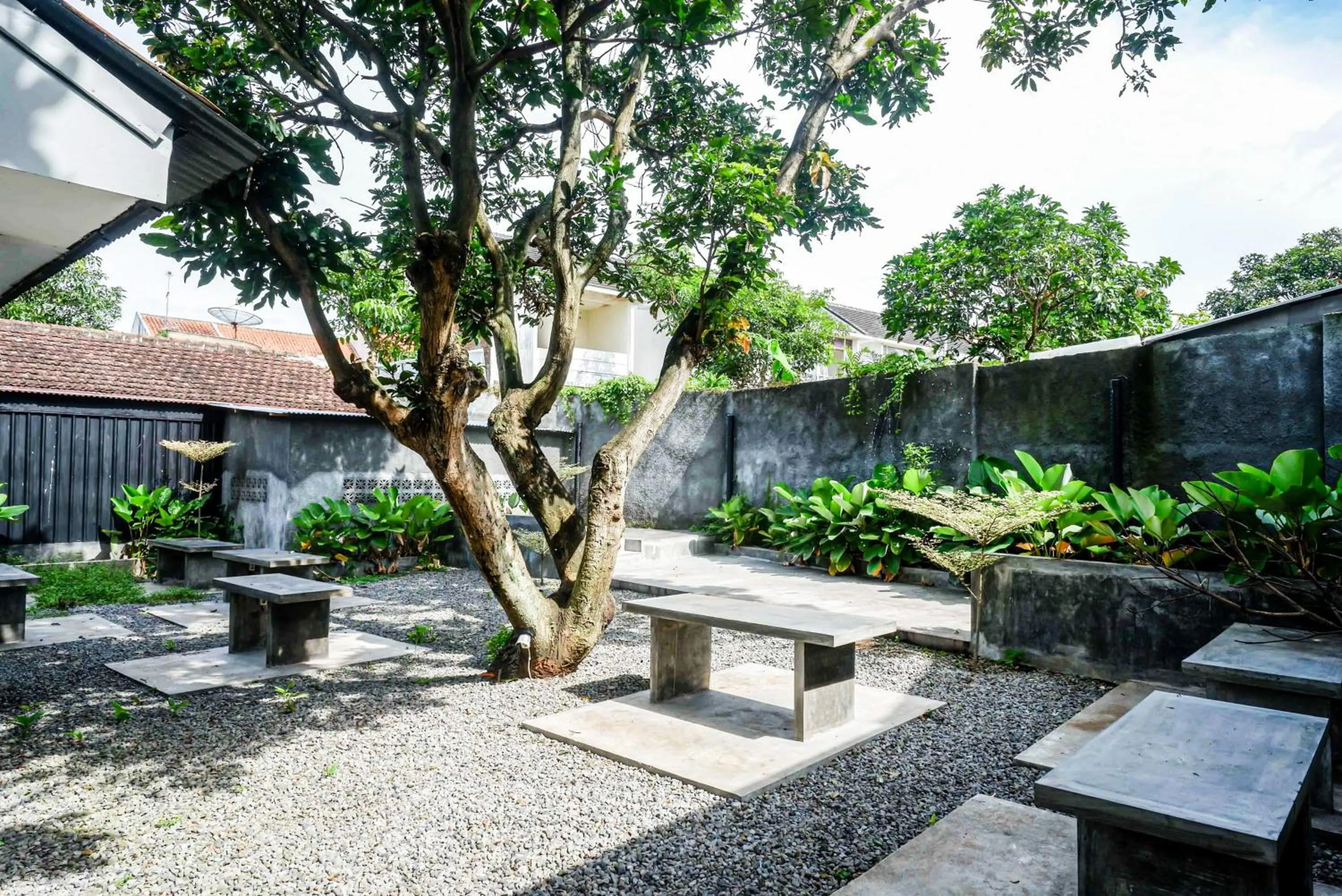 Property building in RedDoorz Plus @ Kalpataru