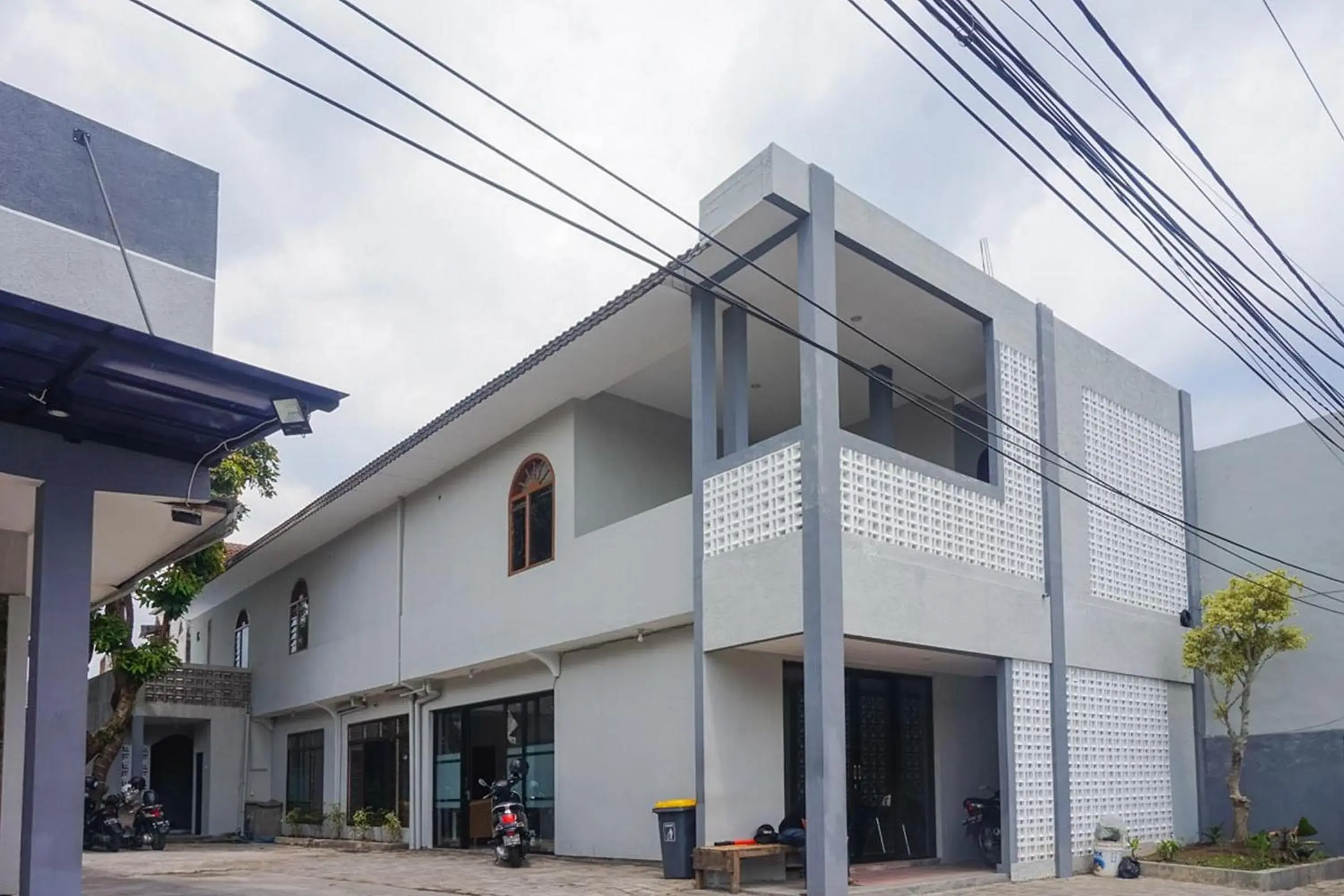 Property building in RedDoorz Plus @ Kalpataru Property building in RedDoorz Plus @ Kalpataru