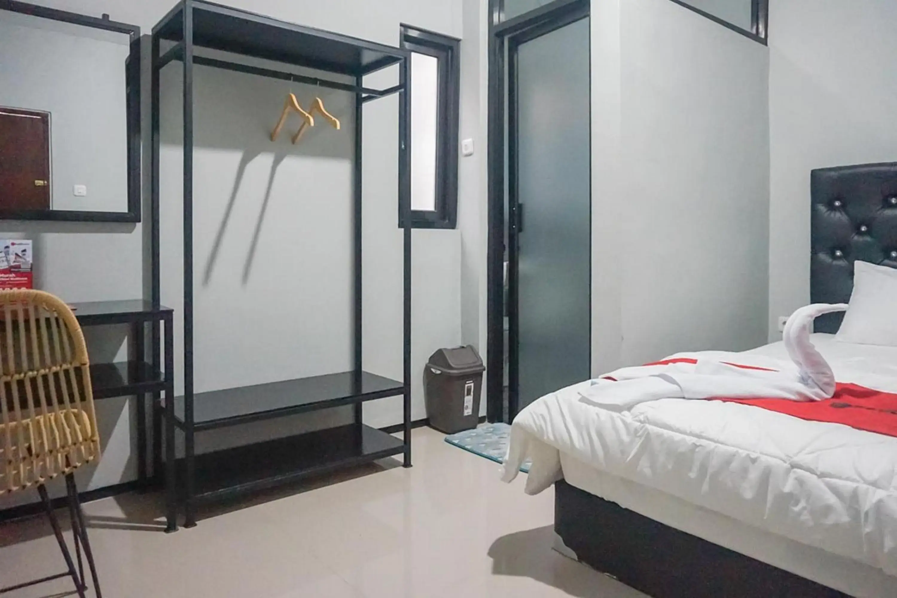 Bed in RedDoorz Plus @ Kalpataru Bed in RedDoorz Plus @ Kalpataru