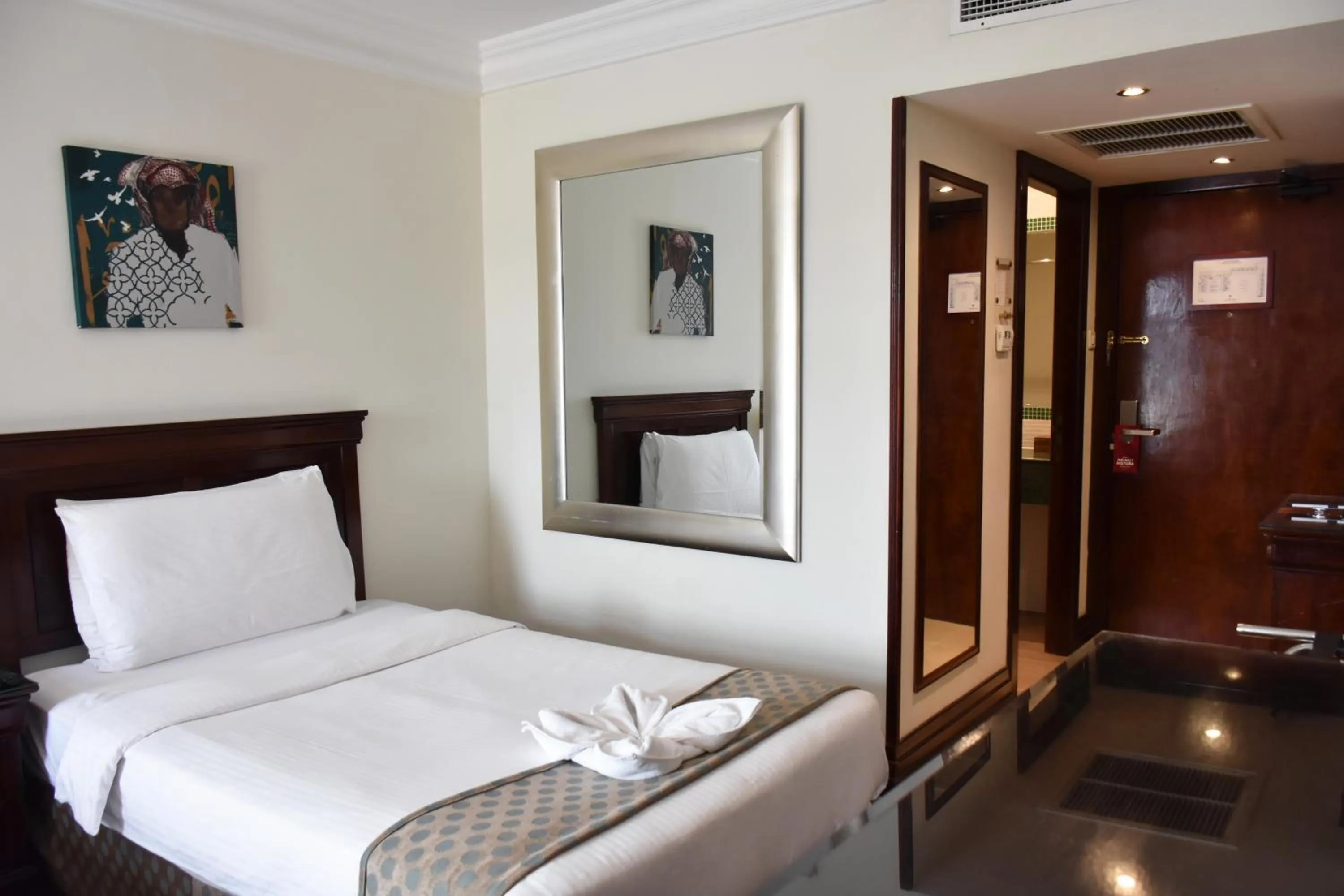 Bed in Montrose - A Mayfair Collection Hotel