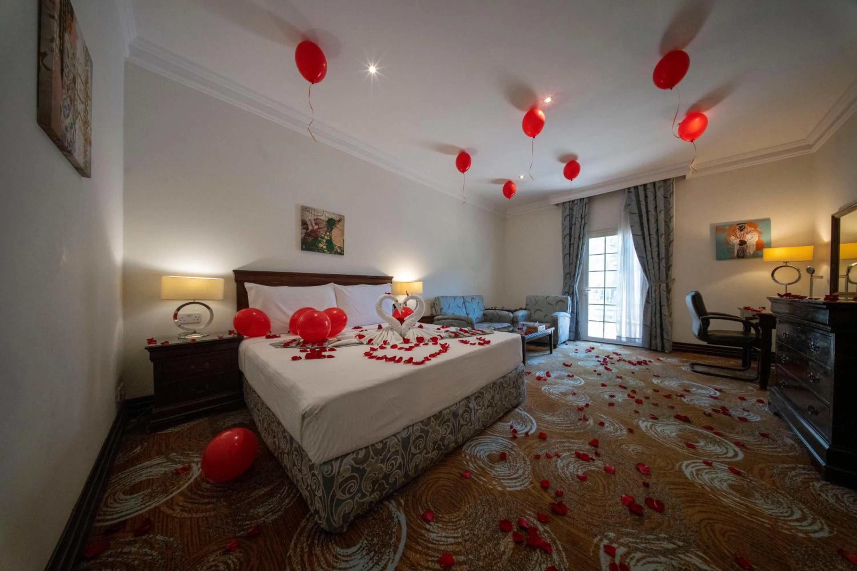 room service, Bed in Montrose - A Mayfair Collection Hotel