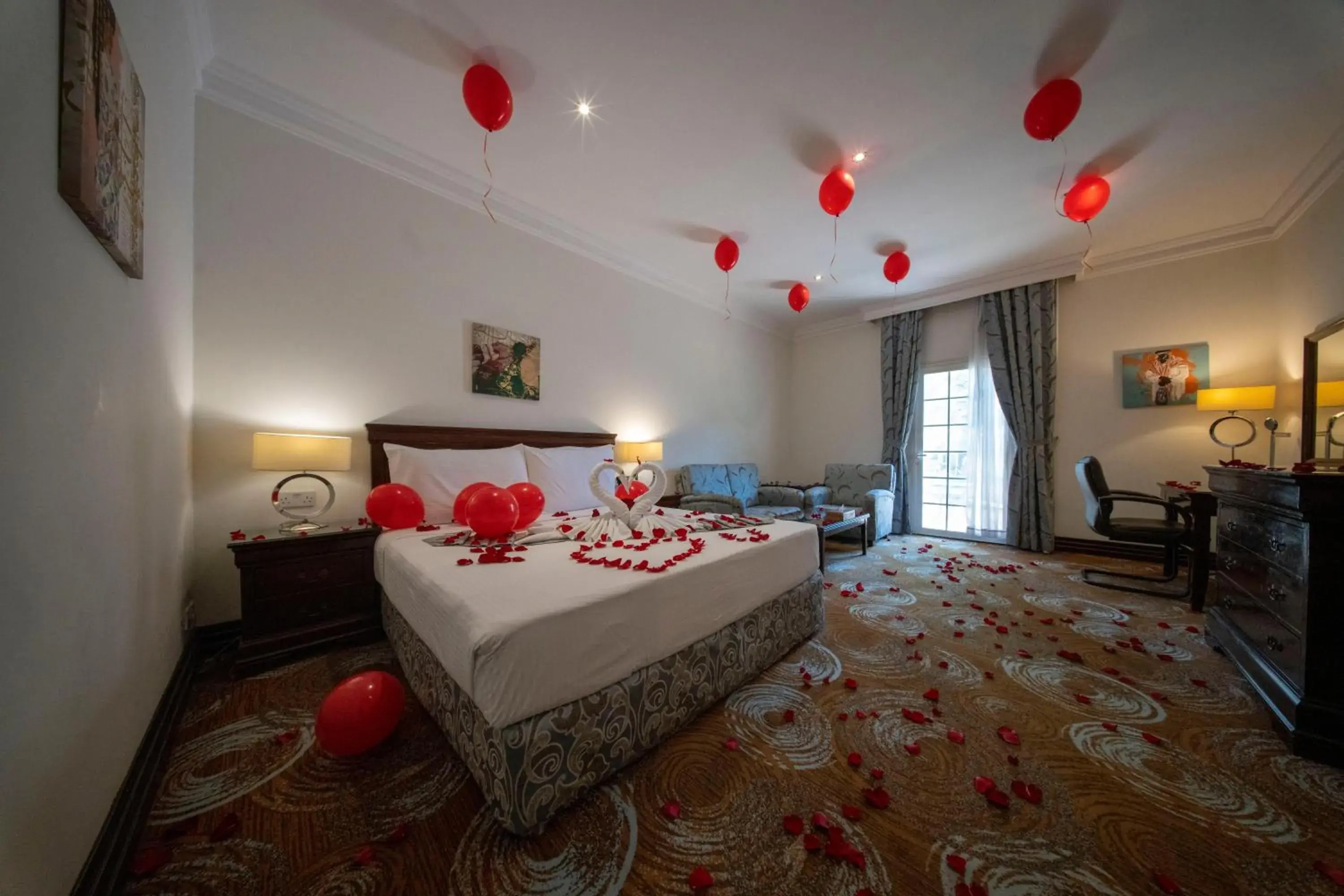 room service, Bed in Montrose - A Mayfair Collection Hotel room service, Bed in Montrose - A Mayfair Collection Hotel