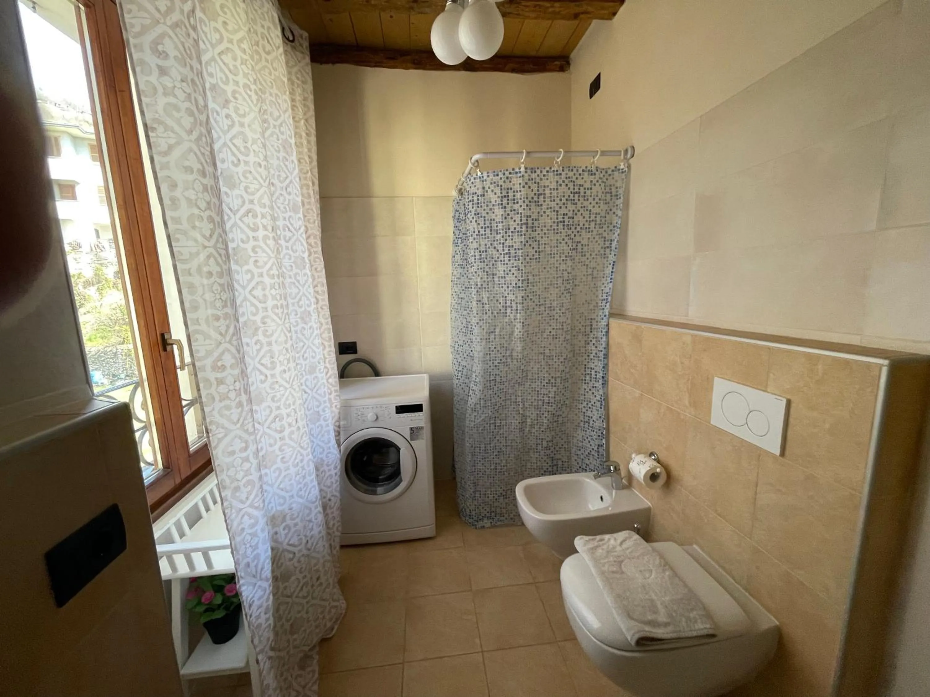 Bathroom in La Casa Sul Sasso In town serviced accommodations