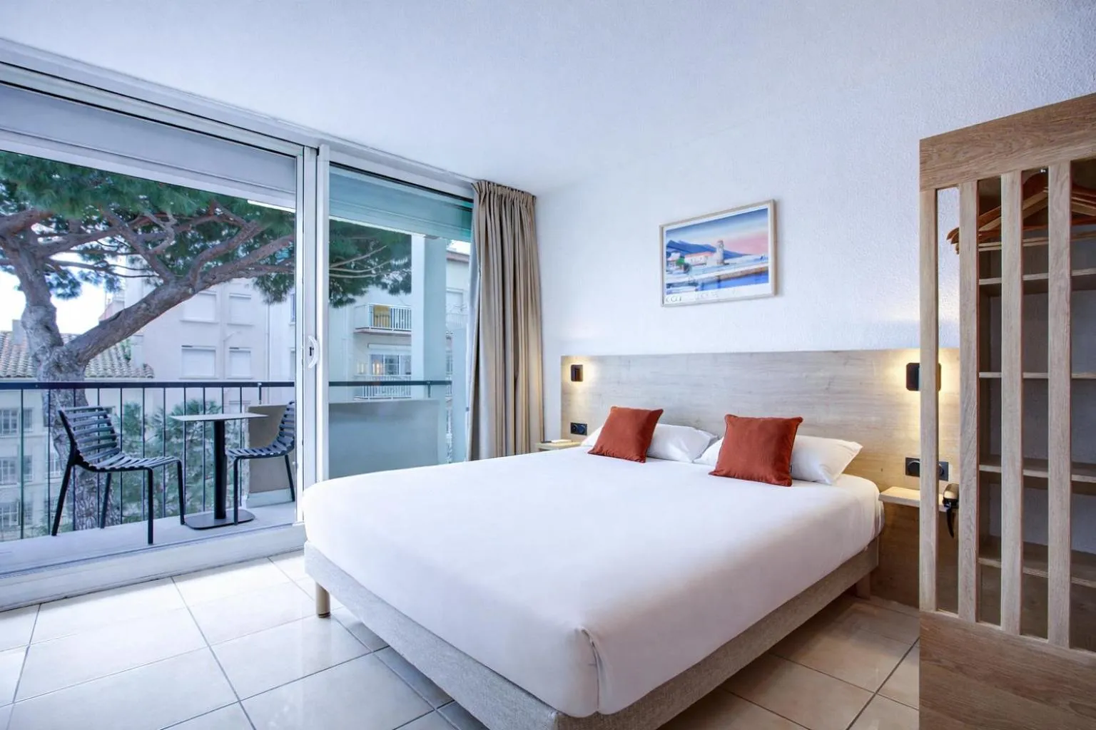 Bed in Hotel Centre Plage