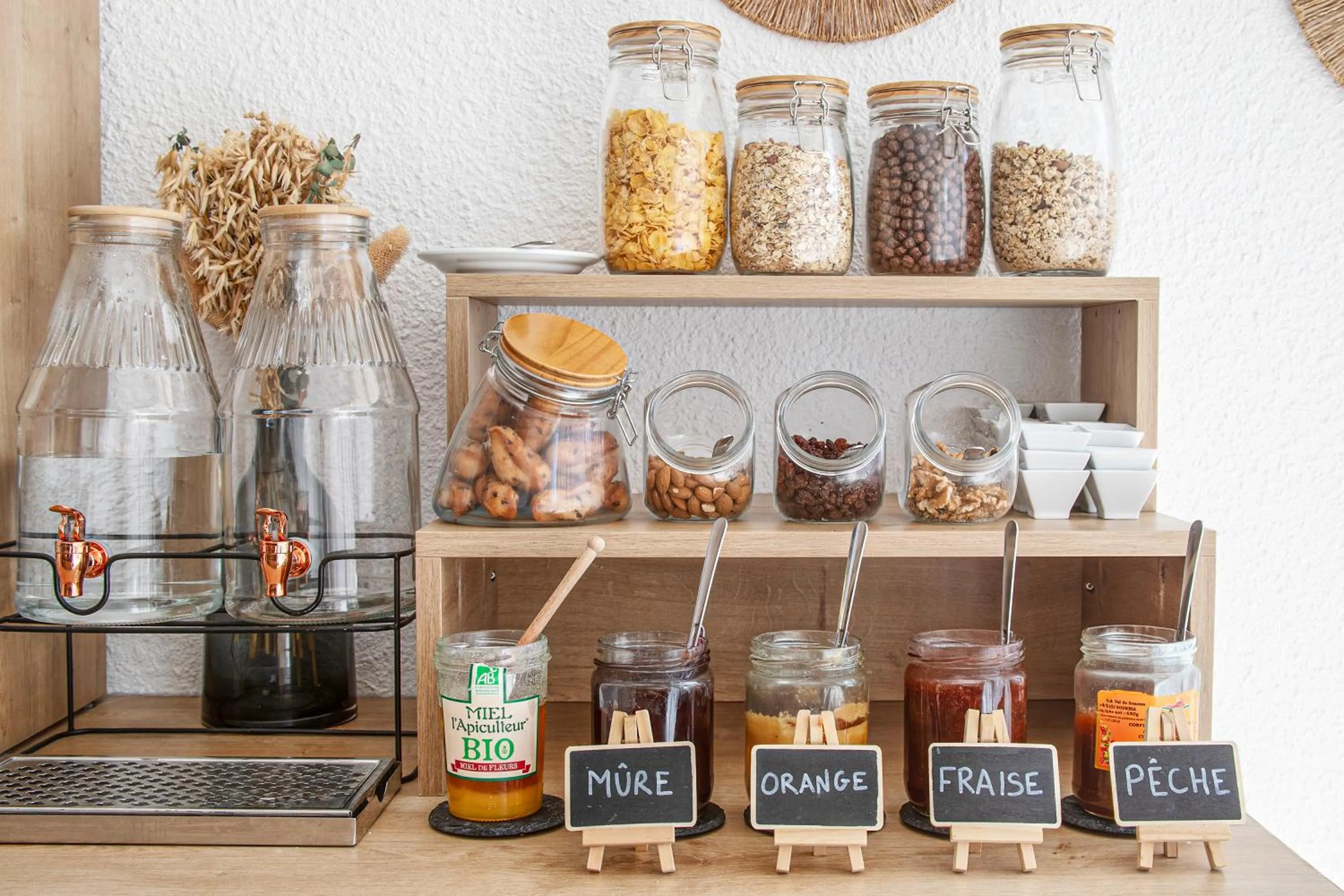 Buffet breakfast in Hotel Centre Plage