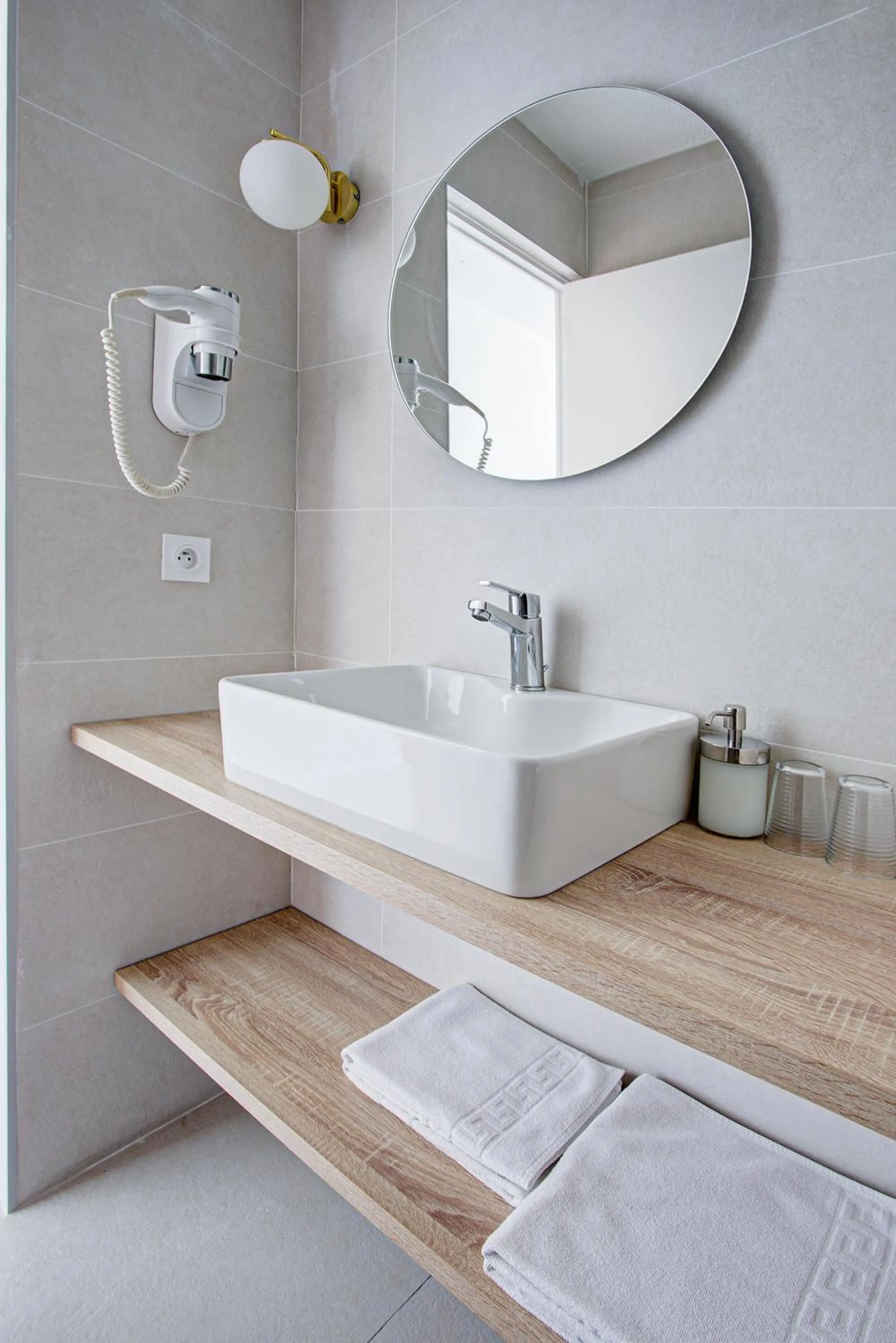 Bathroom in Hotel Centre Plage