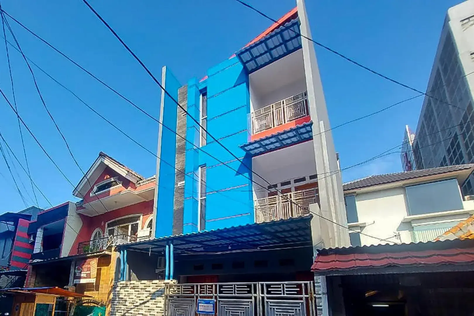 Property building in Benhill Syariah Residence 2 Mitra RedDoorz Property building in Benhill Syariah Residence 2 Mitra RedDoorz