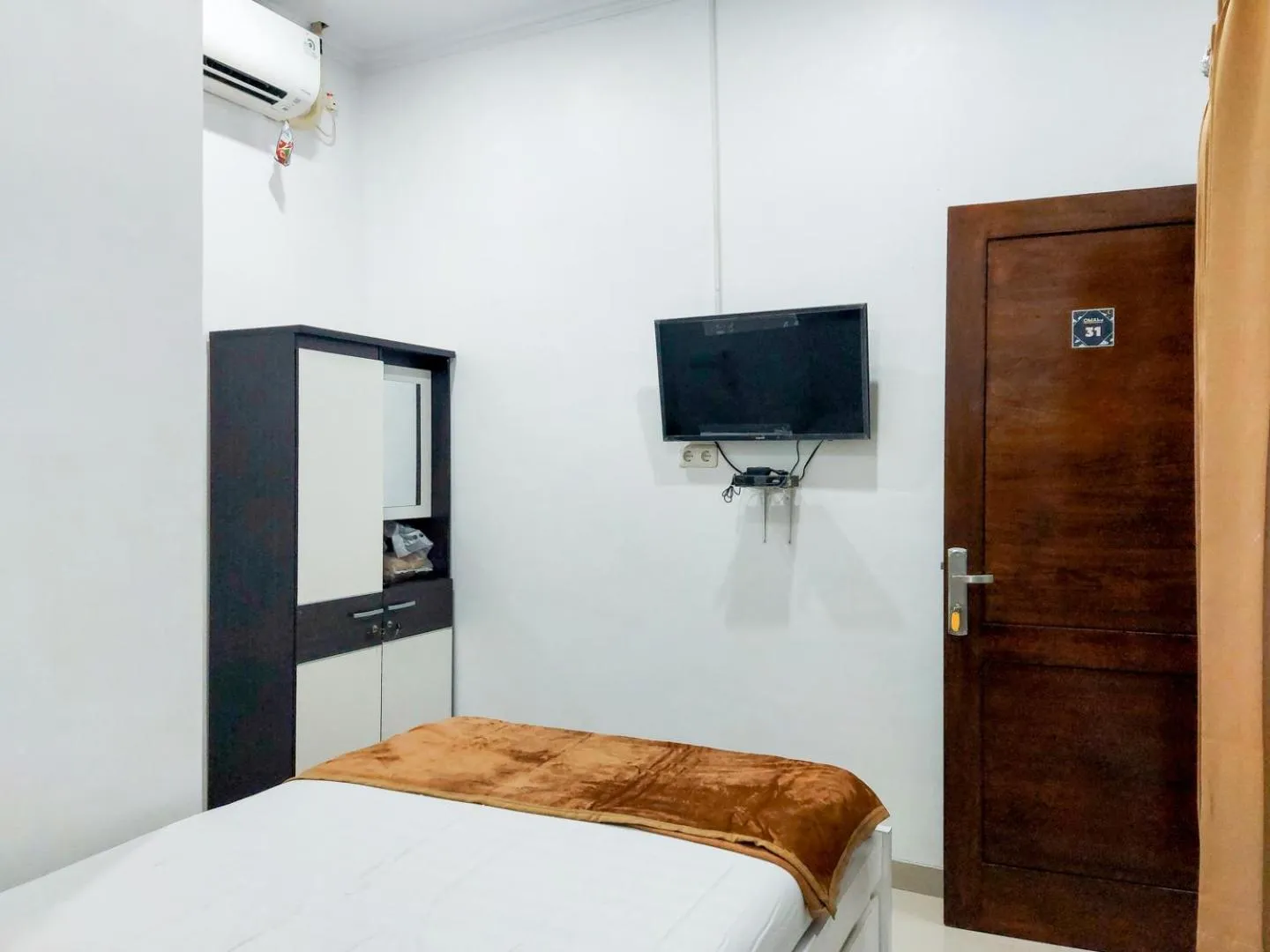 Bed in Benhill Syariah Residence 2 Mitra RedDoorz