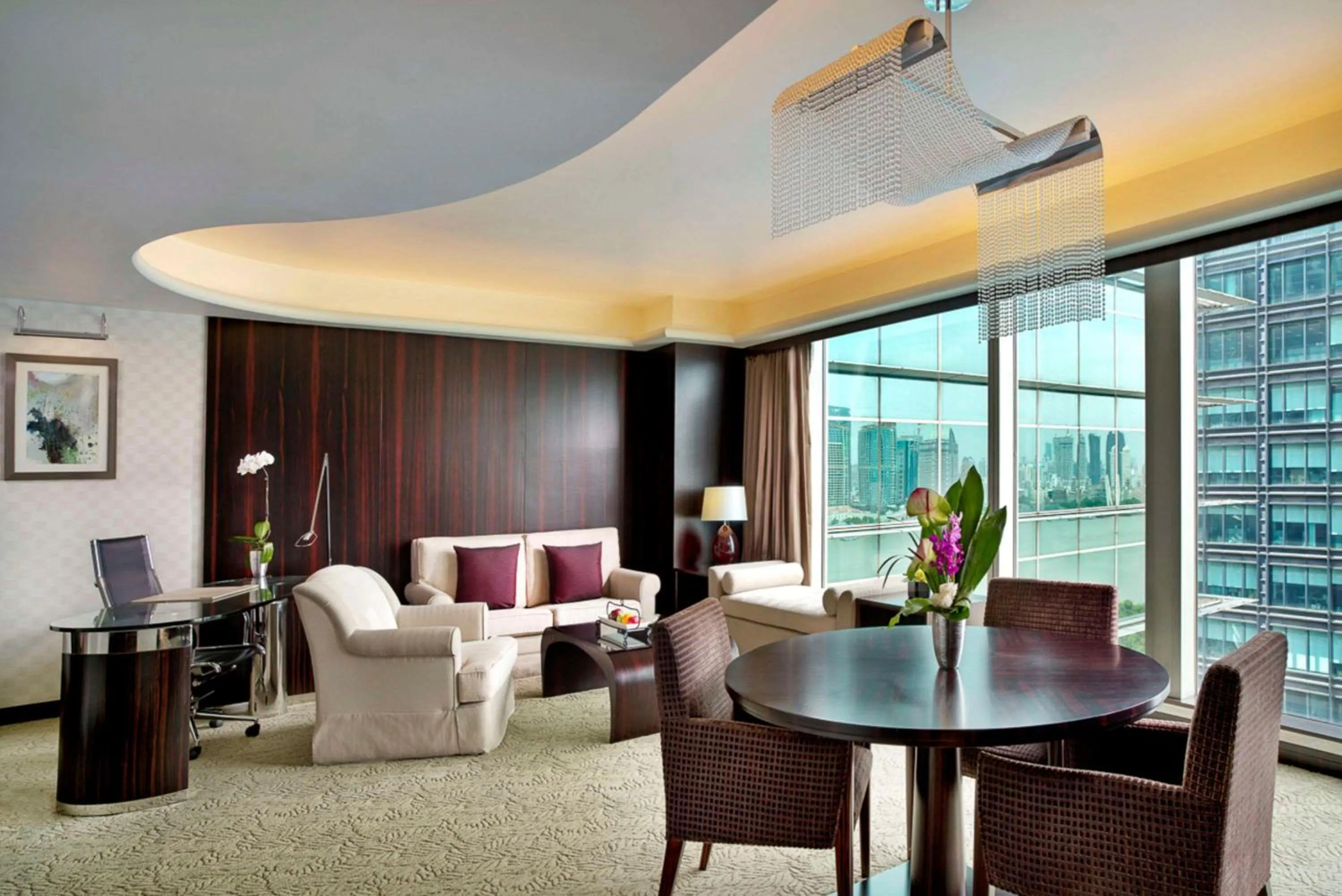 Photo of the whole room, Seating Area in Grand Kempinski Hotel Shanghai