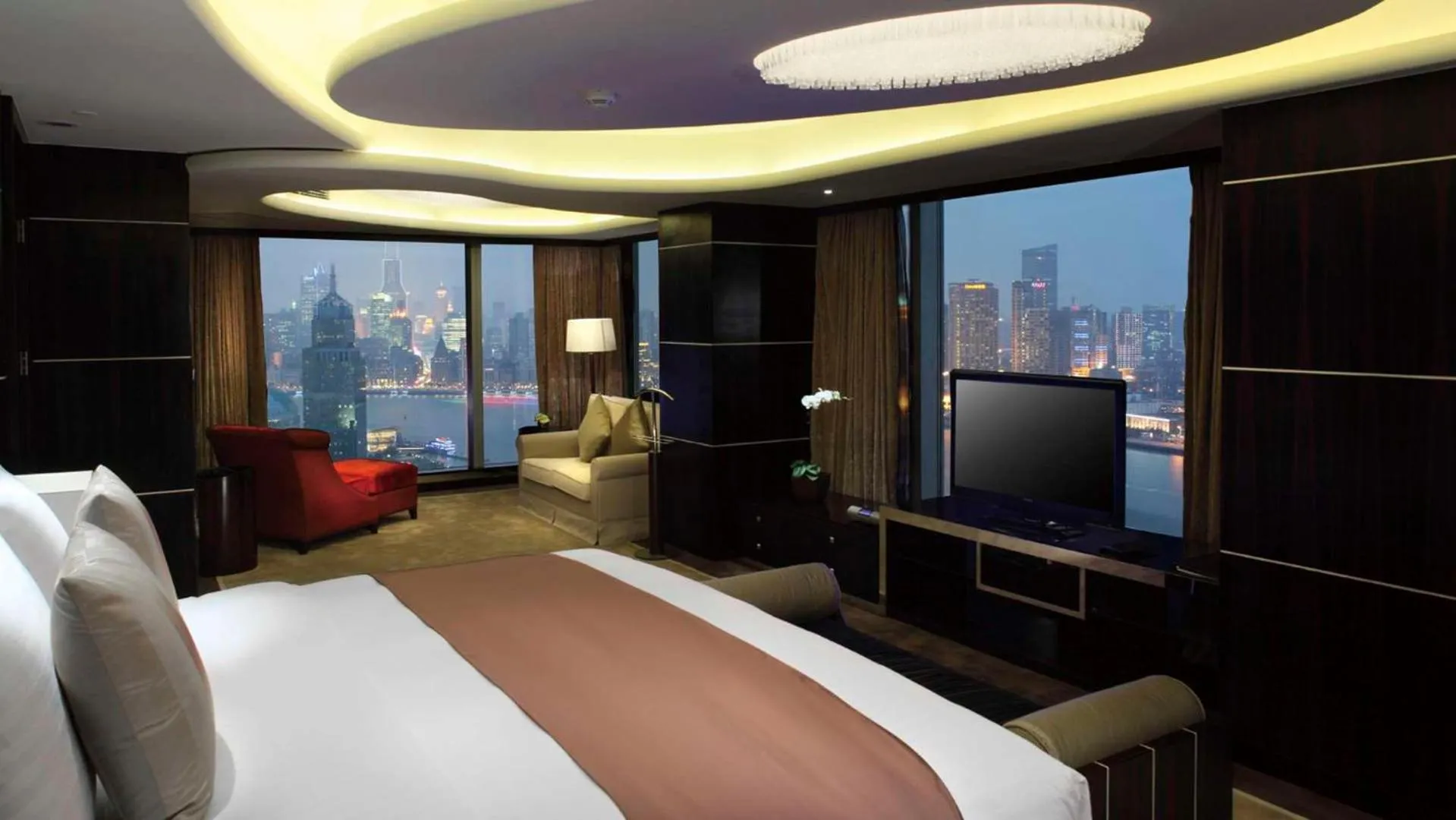 Photo of the whole room, TV/Entertainment Center in Grand Kempinski Hotel Shanghai