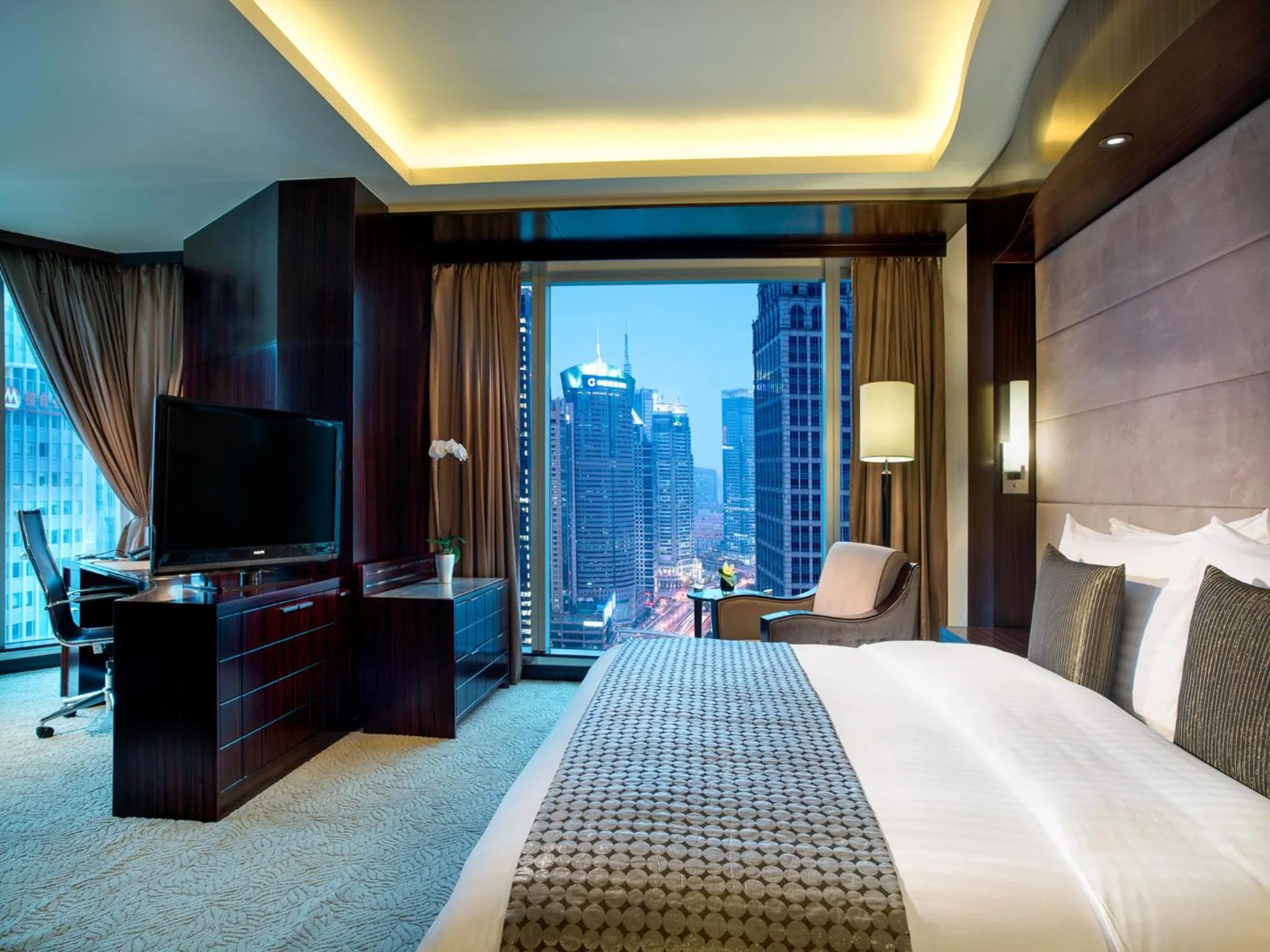 City view, TV/Entertainment Center in Grand Kempinski Hotel Shanghai