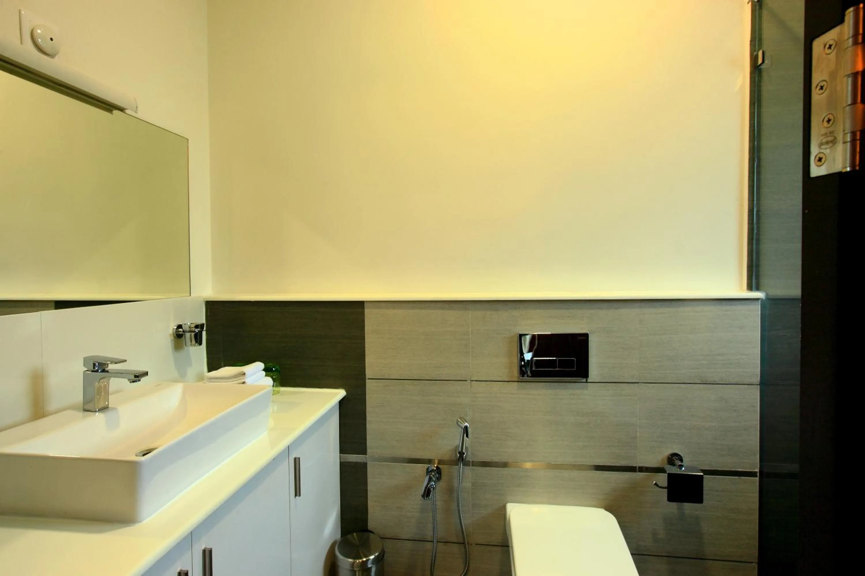 Bathroom in Tea Terrain Resorts & Spa