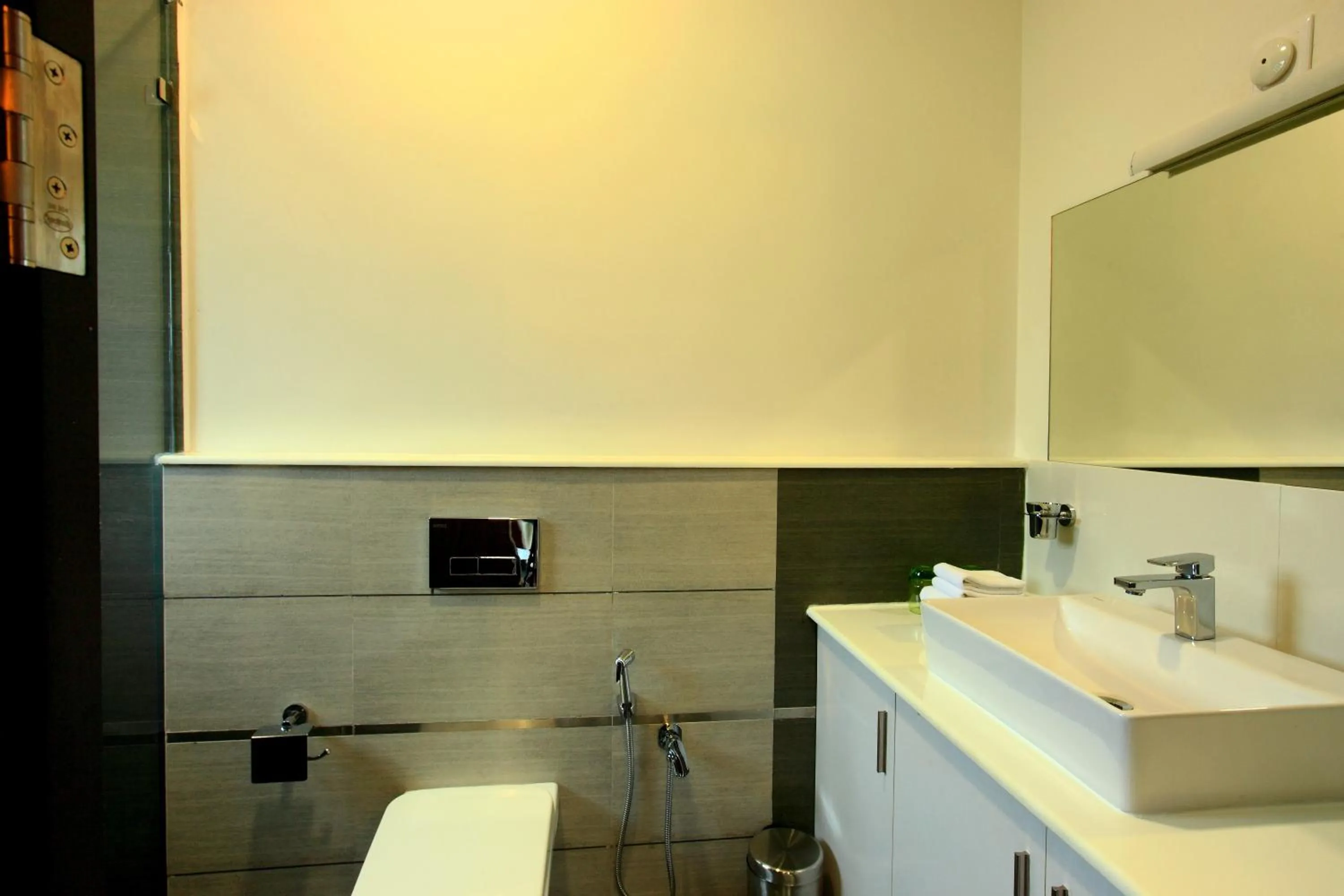 Bathroom in Tea Terrain Resorts & Spa