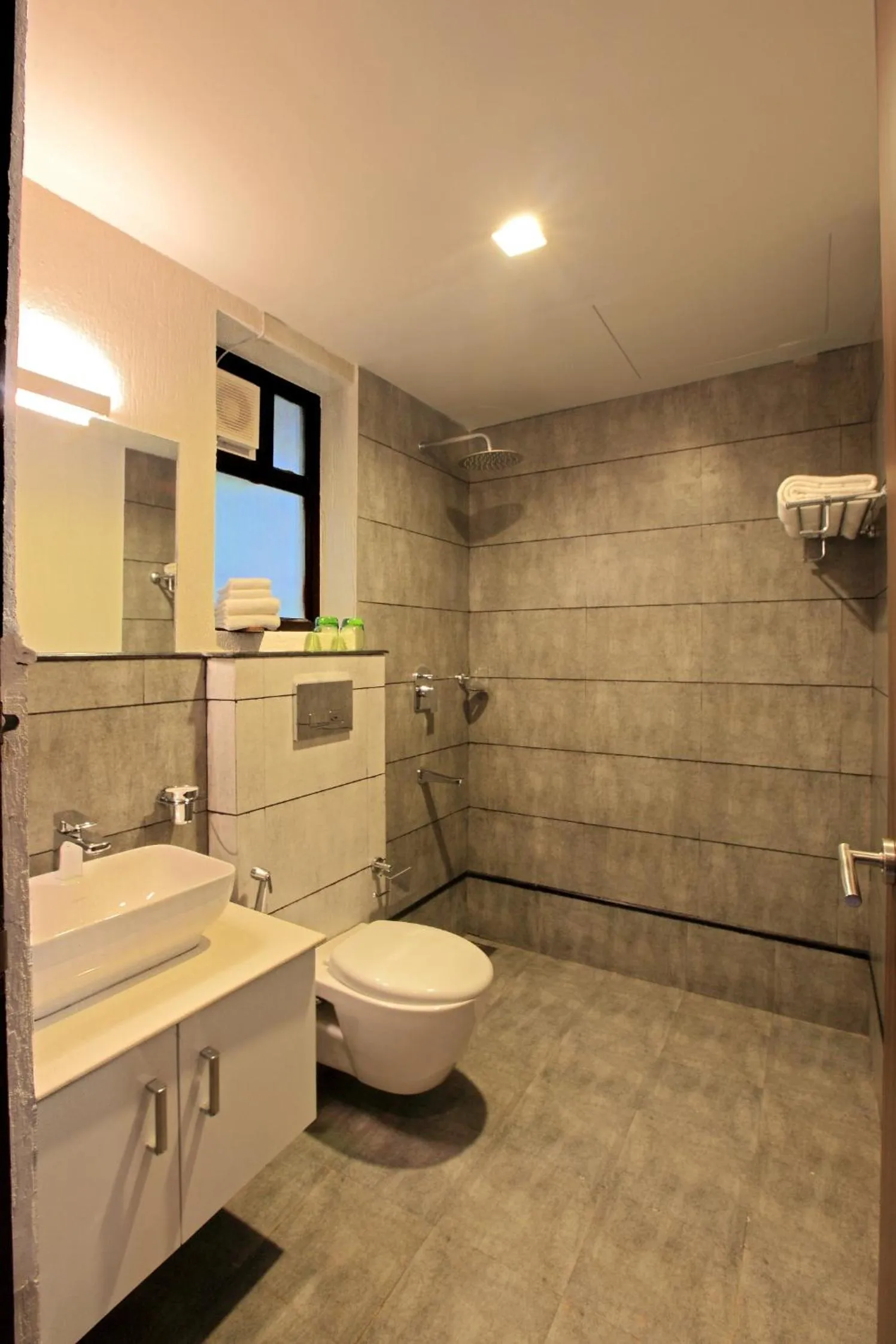 Shower in Tea Terrain Resorts & Spa