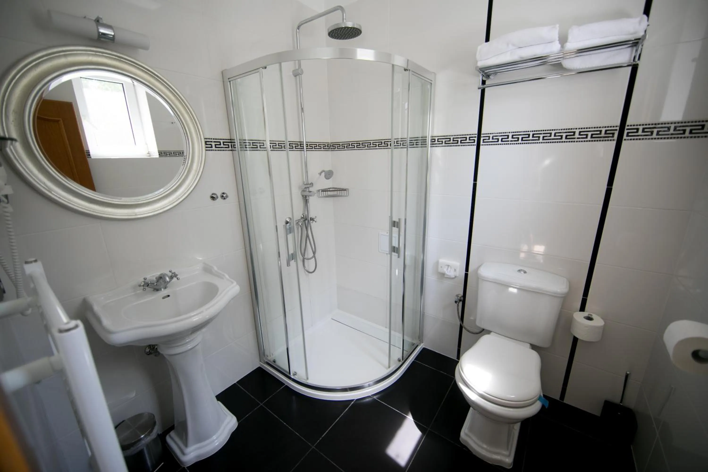 Shower in Hotel Golfi