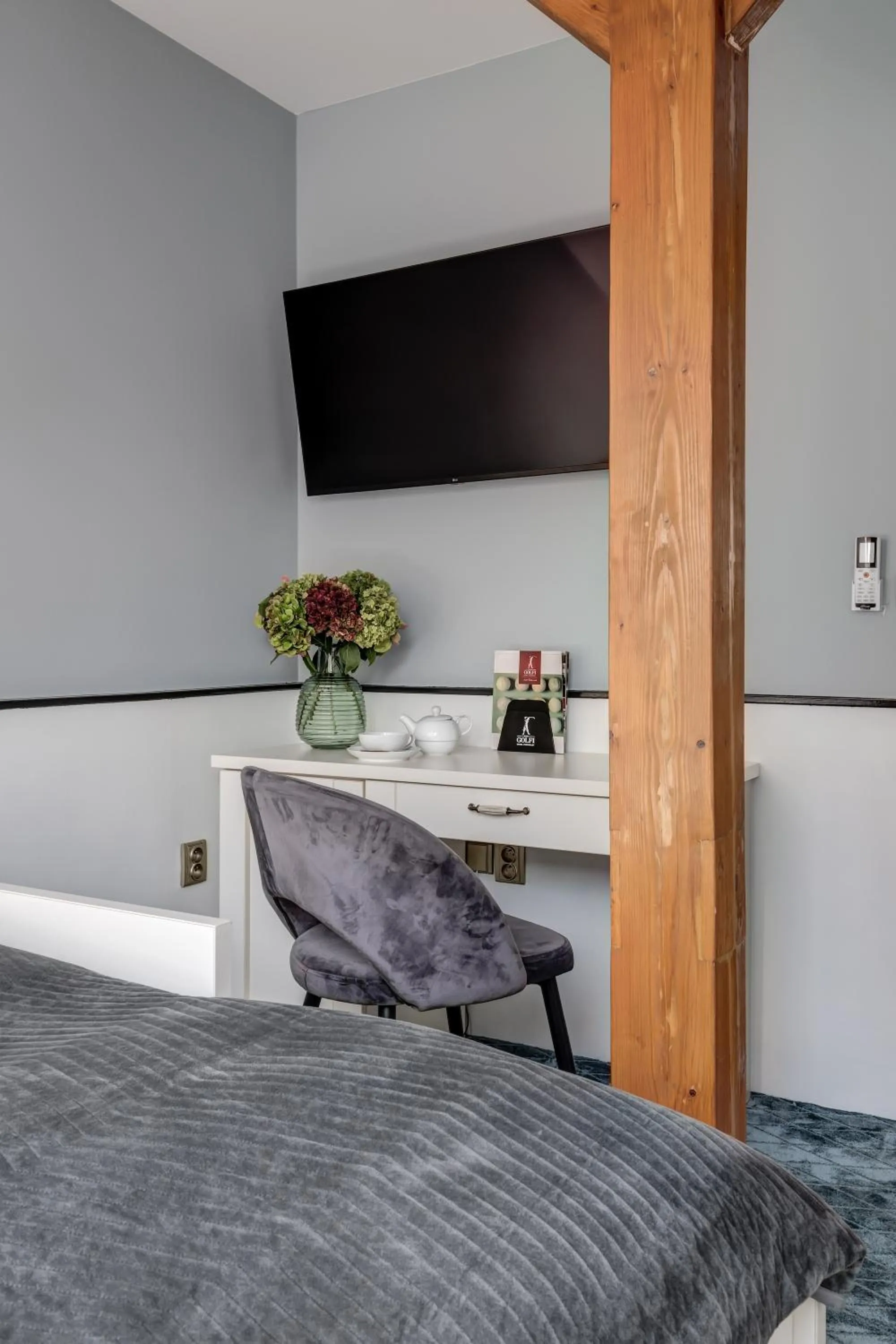 Seating area, Bed in Hotel Golfi