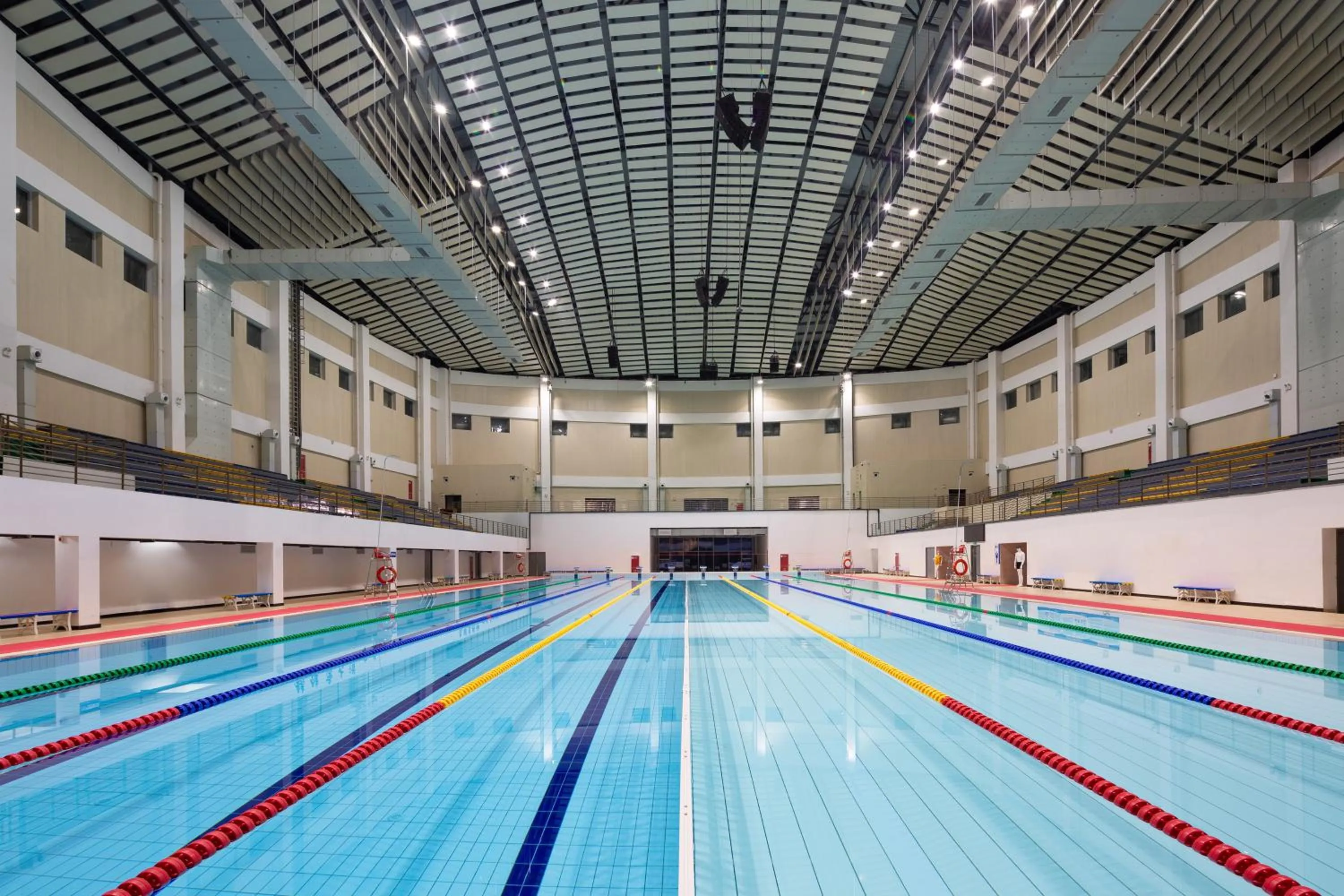 Swimming pool in Luzhou Jianguo Hotel