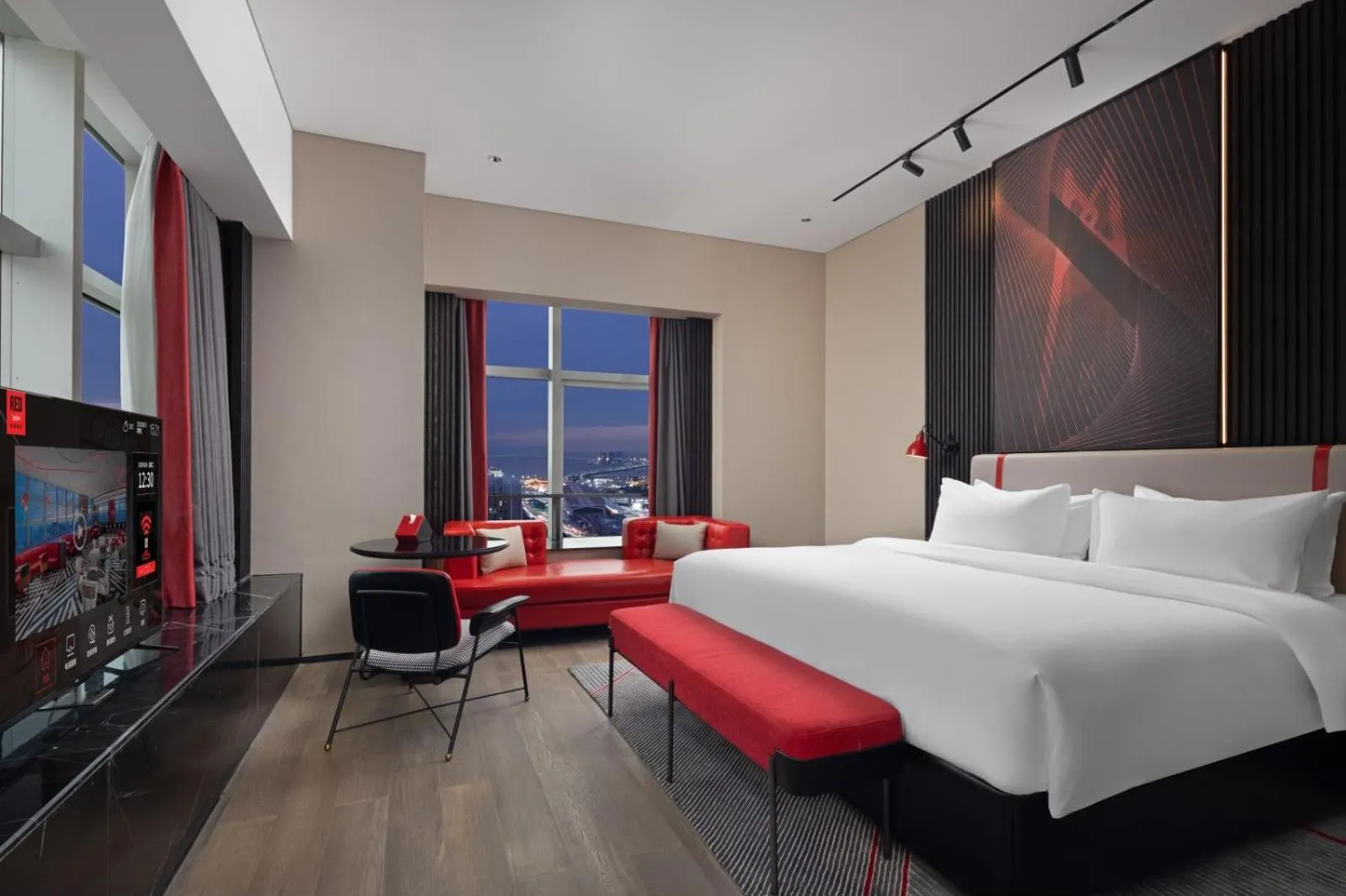 Bed in Radisson RED Hotel Zhuhai Gongbei Port